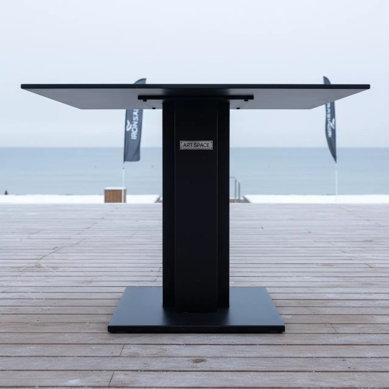 Аренда Подстолье Лестер черный в пляжном комплексе VinoGrad — ART SPACE