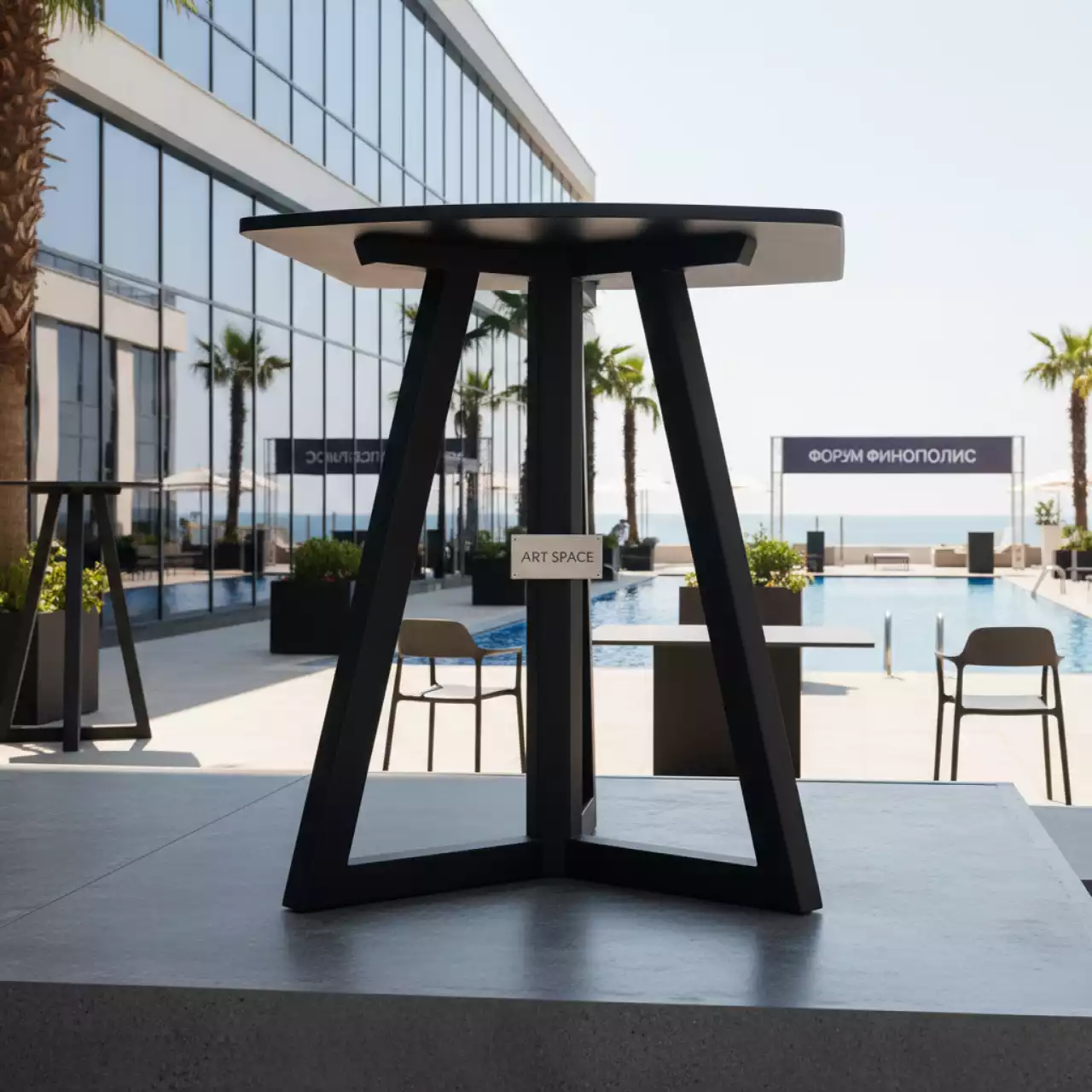 Аренда Подстолье Леви в отеле Radisson Lazurnaya — ART SPACE