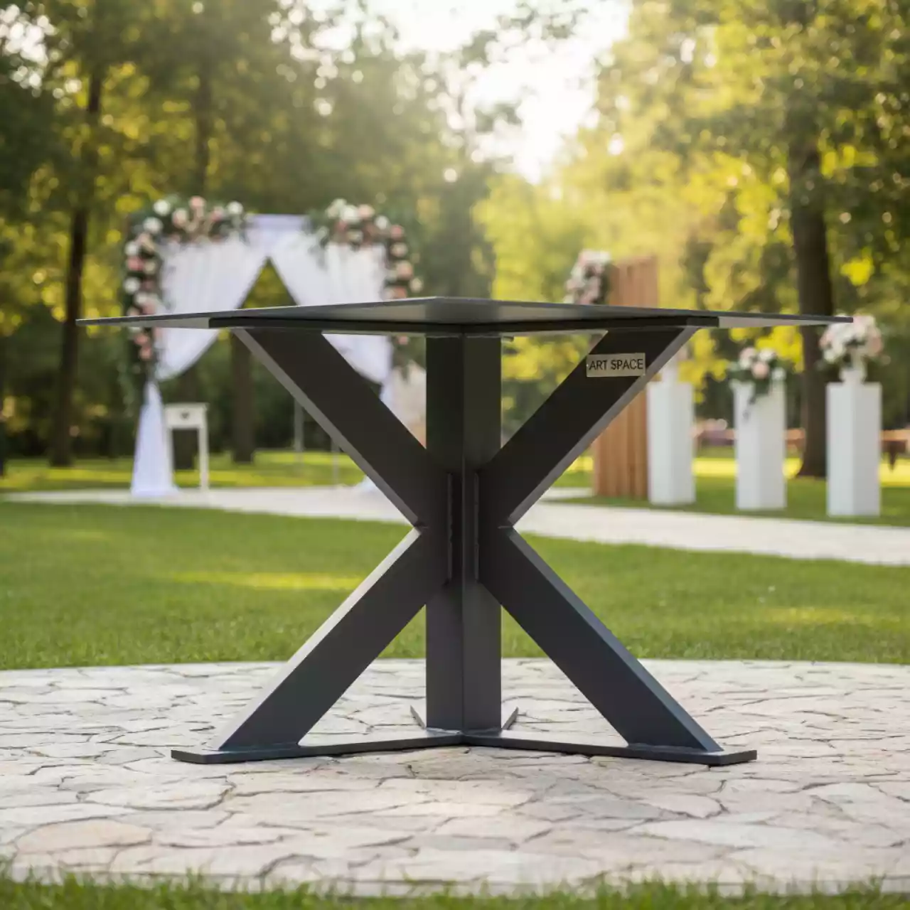 Аренда Подстолье металлическое Oxo II в этно-парке «Моя Россия» — ART SPACE