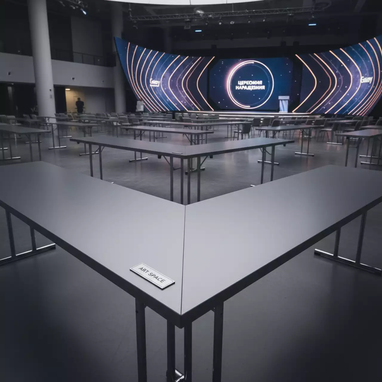 Аренда Подстолье металлическое складное Flute в ОКЦ «Галактика» — ART SPACE