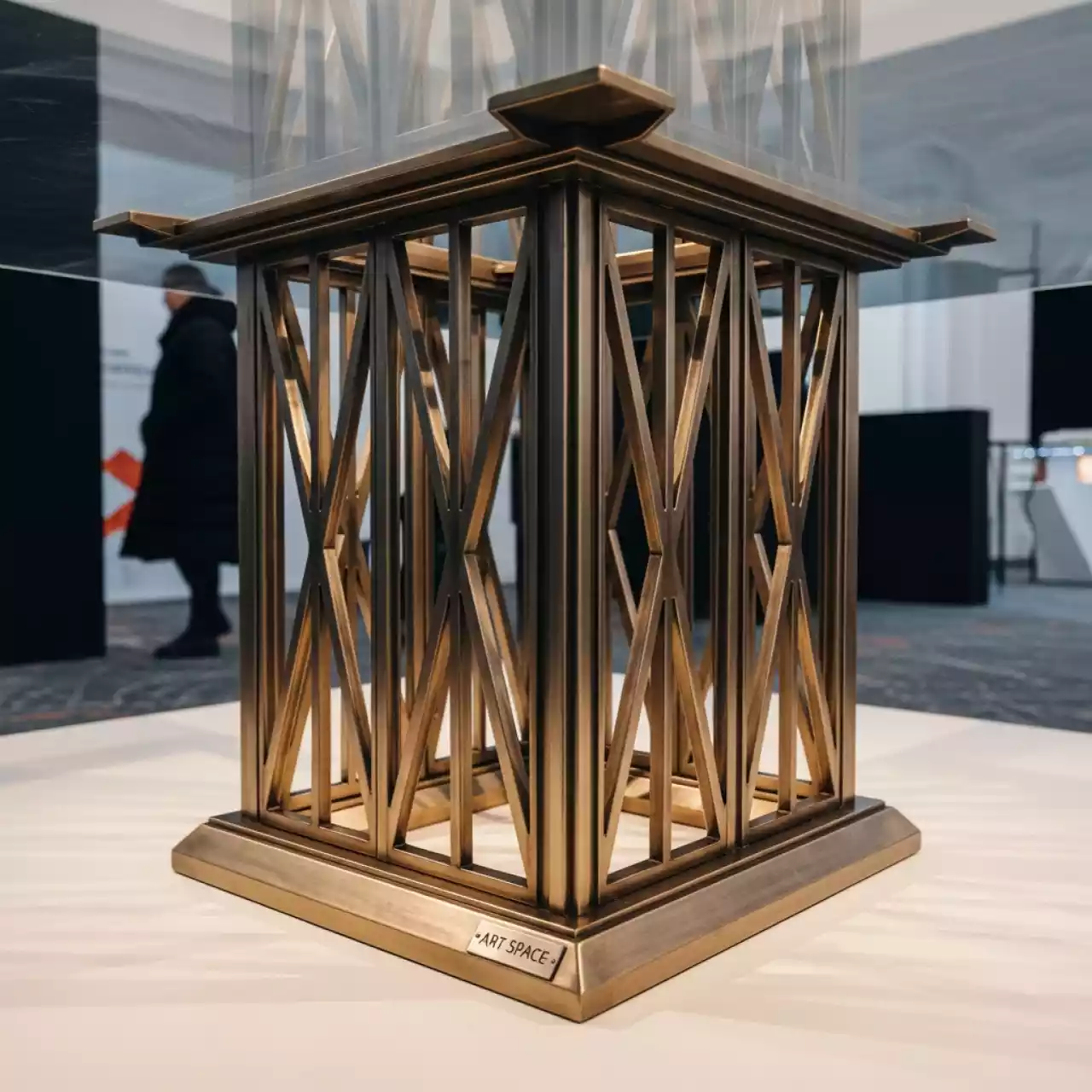 Аренда Подстолье обеденное Greg в Университете «Сириус» — ART SPACE