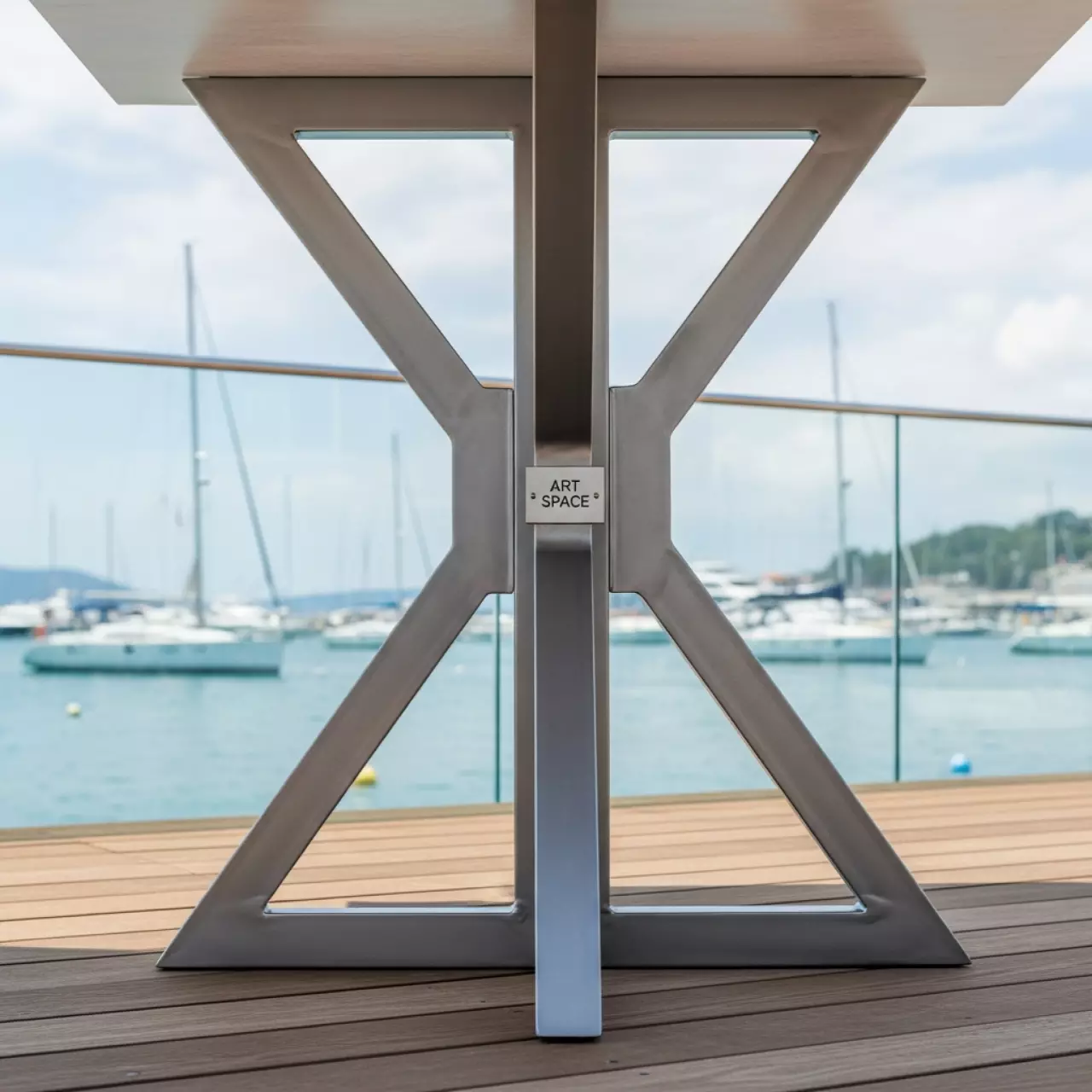 Аренда Подстолье обеденное Leone на парусной регате (Сочи) — ART SPACE