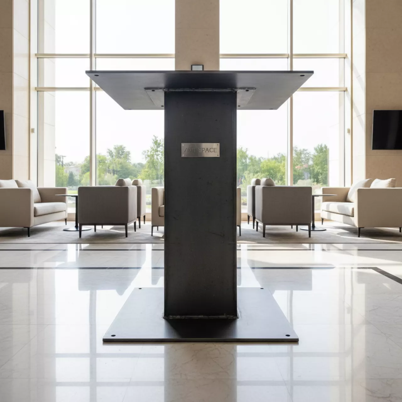 Аренда Подстолье стальное 1090EM в Grand Karat Sochi — ART SPACE