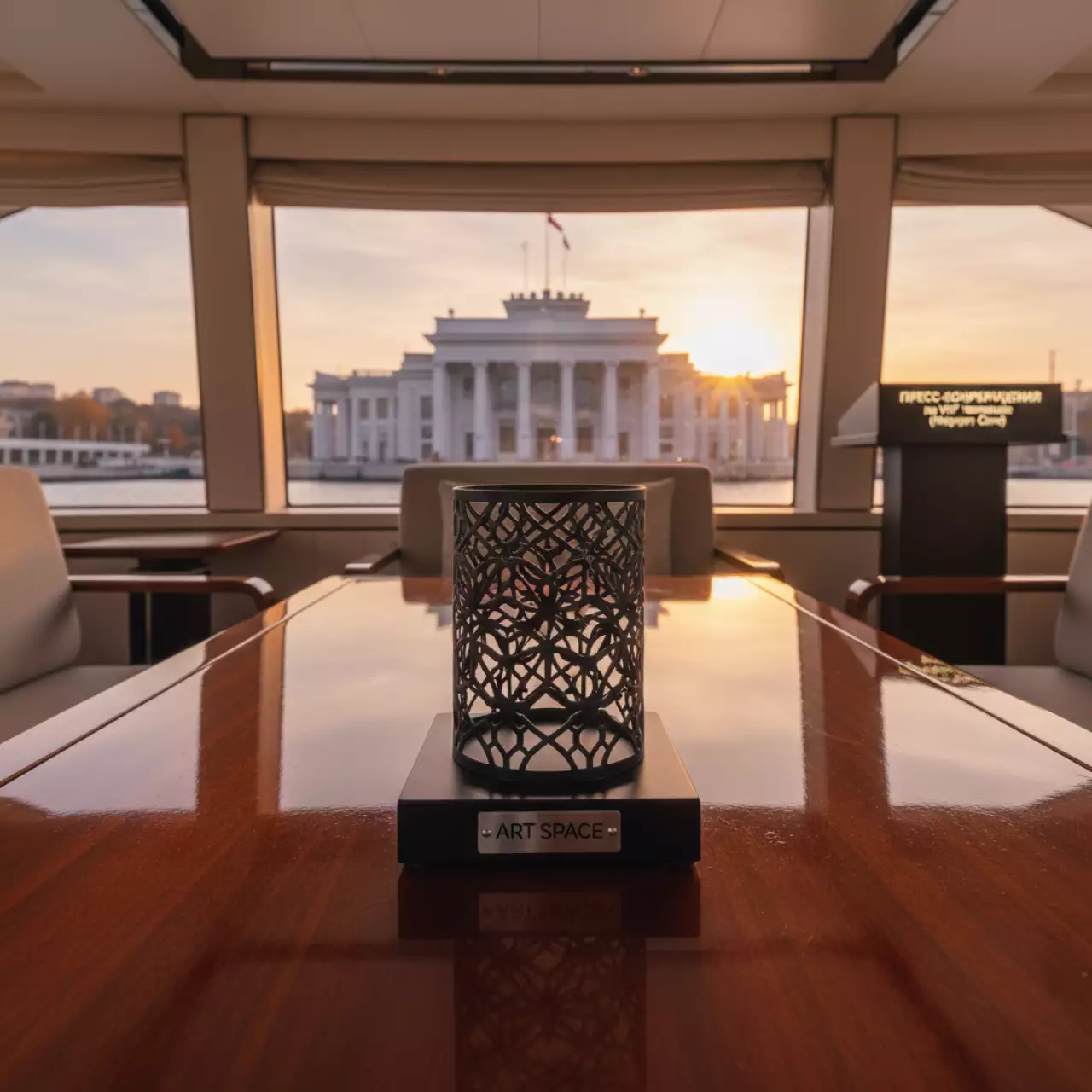 Аренда Подсвечник ажурный 29 см на VIP теплоходе (Морпорт Сочи) — ART SPACE