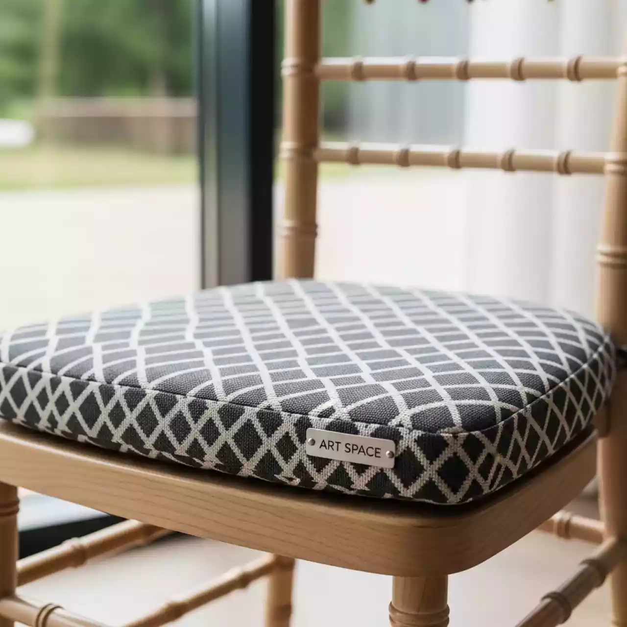 Аренда Подушка 3 см на стул Chiavari жаккард ромб в ресторане «Brunello» — ART SPACE