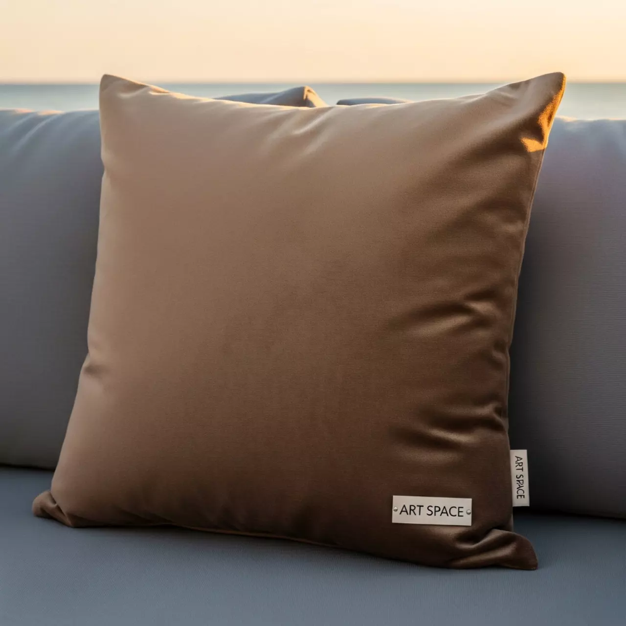 Аренда Подушка АШТОН цвета кофе с молоком на пляже «Ривьера» — ART SPACE