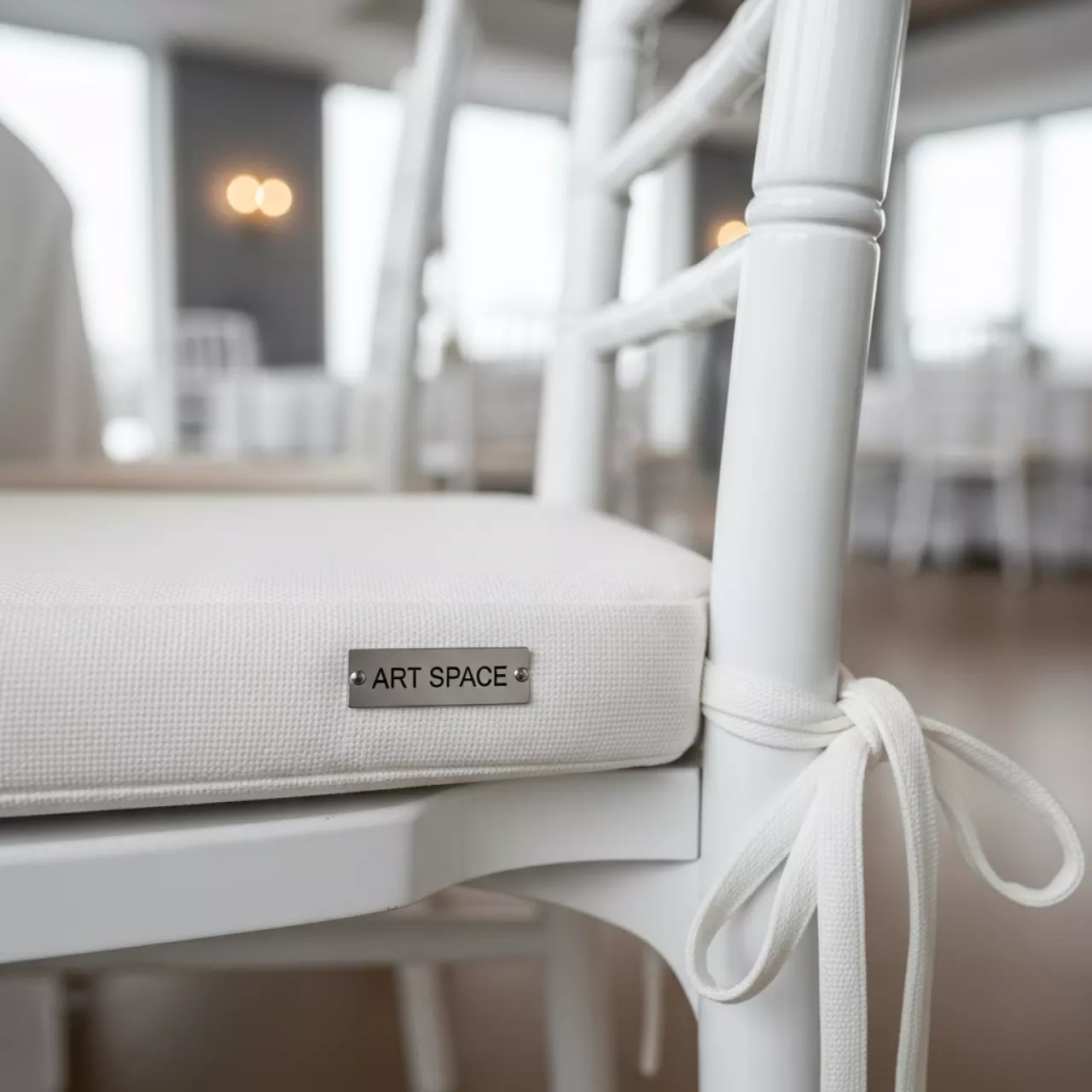 Аренда Подушка для стула Кьявари 2 см белый ричард в банкетном зале «Дельфин» — ART SPACE