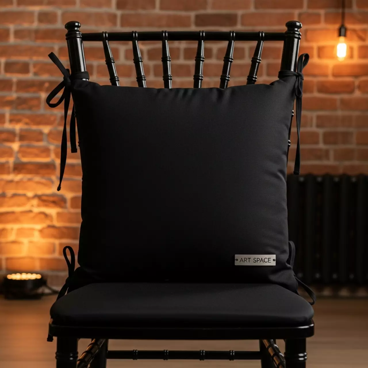 Аренда Подушка для стула Кьявари черная в этно-парке «Моя Россия» — ART SPACE
