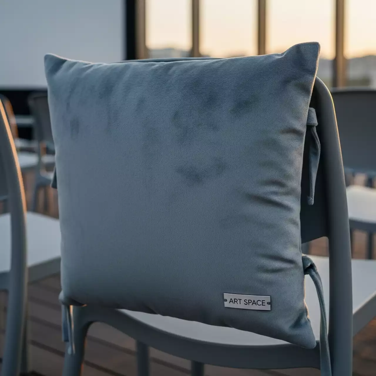 Аренда Подушка мягкая бархатная для пластикового стула серо голубая в Imeretinskiy Hotel — ART SPACE