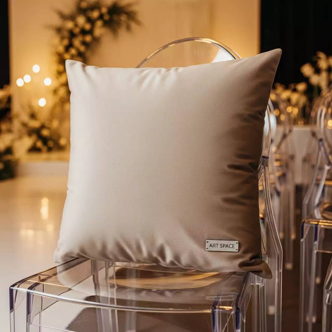 Аренда Подушка мягкая бархатная для пластикового стула светло бежевая в санатории «Октябрьский» — ART SPACE