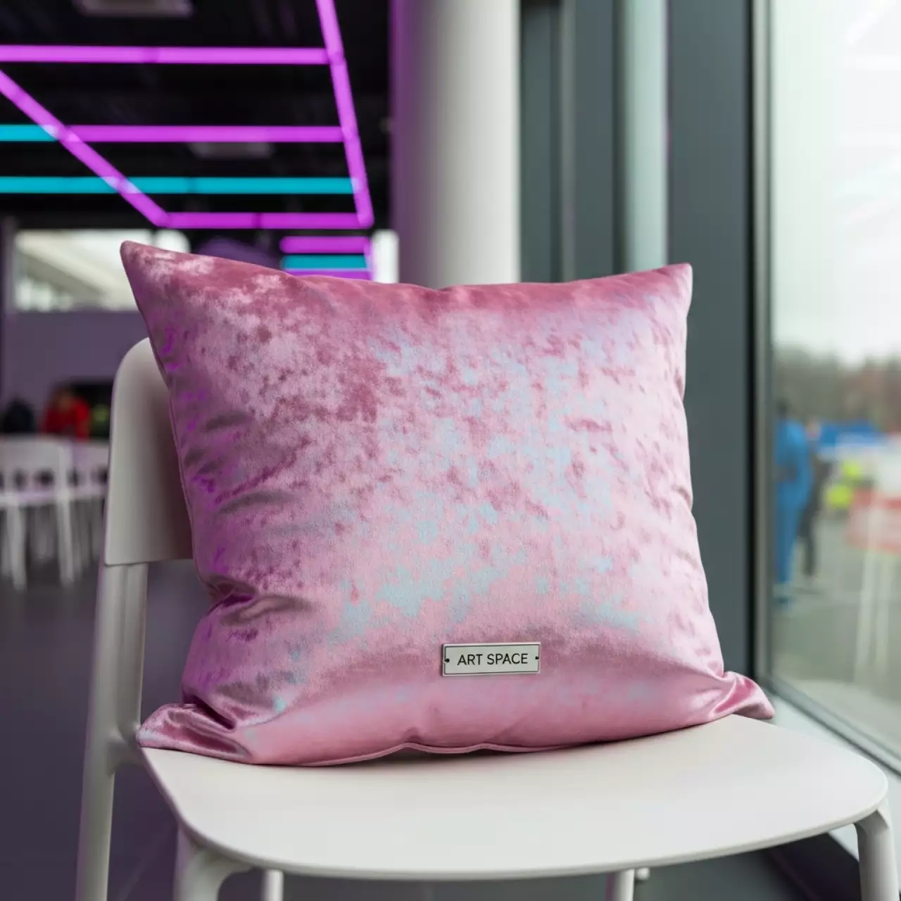 Аренда Подушка мягкая бархатная для пластикового стула жемчужно розовая в ресторане «Плакучая Ива» — ART SPACE