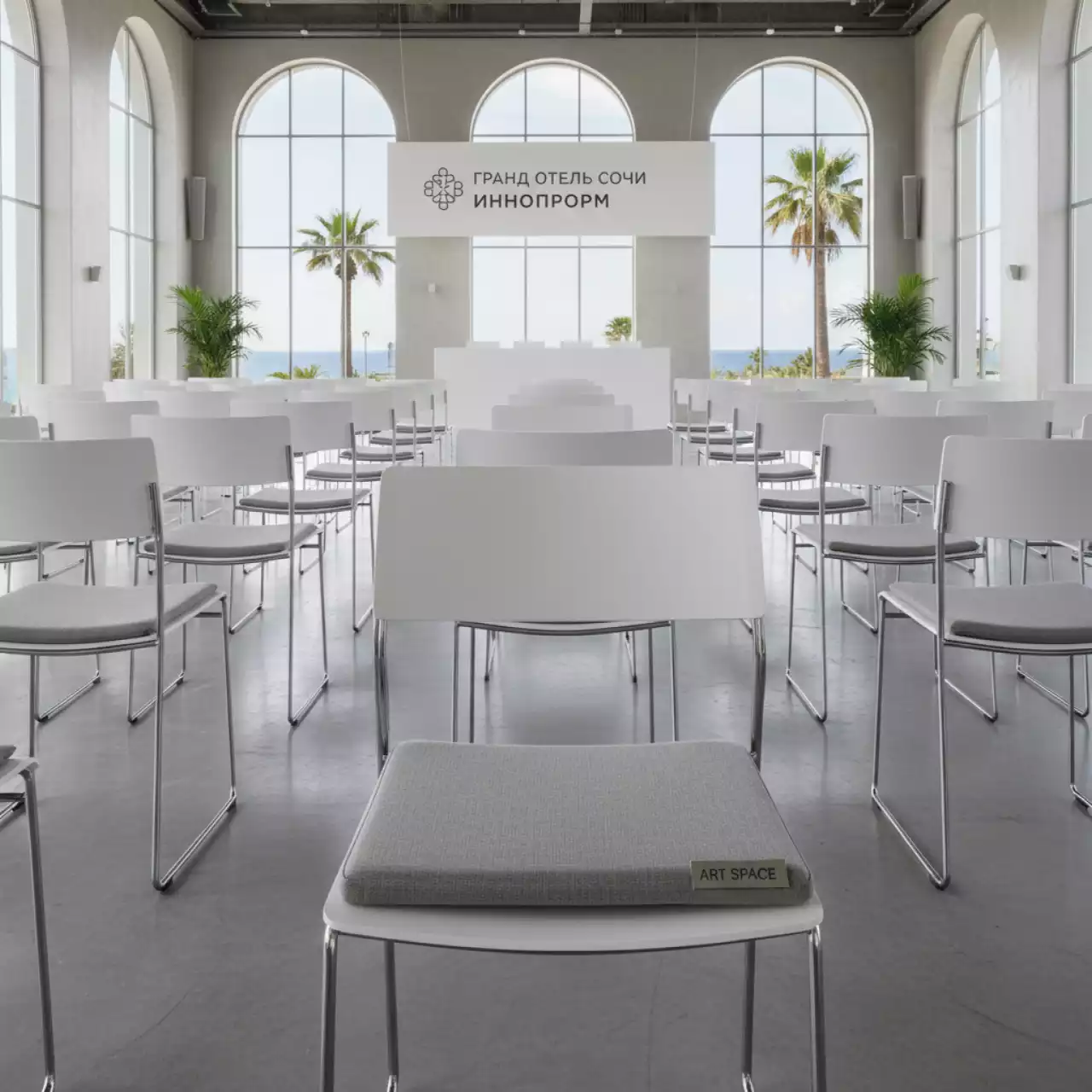 Аренда Подушка на сиденье Collier в Гранд Отель Сочи — ART SPACE