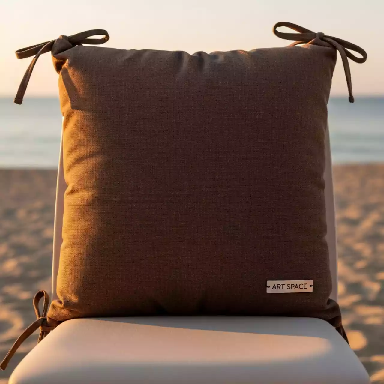 Аренда Подушка на стул 39х39 коричневая на пляже «Ривьера» — ART SPACE