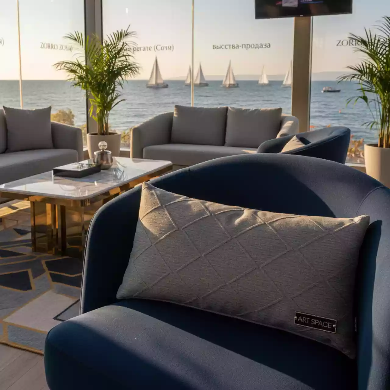 Аренда Подушка под спину от комплекта ZORRO ZOYA серая на парусной регате (Сочи) — ART SPACE