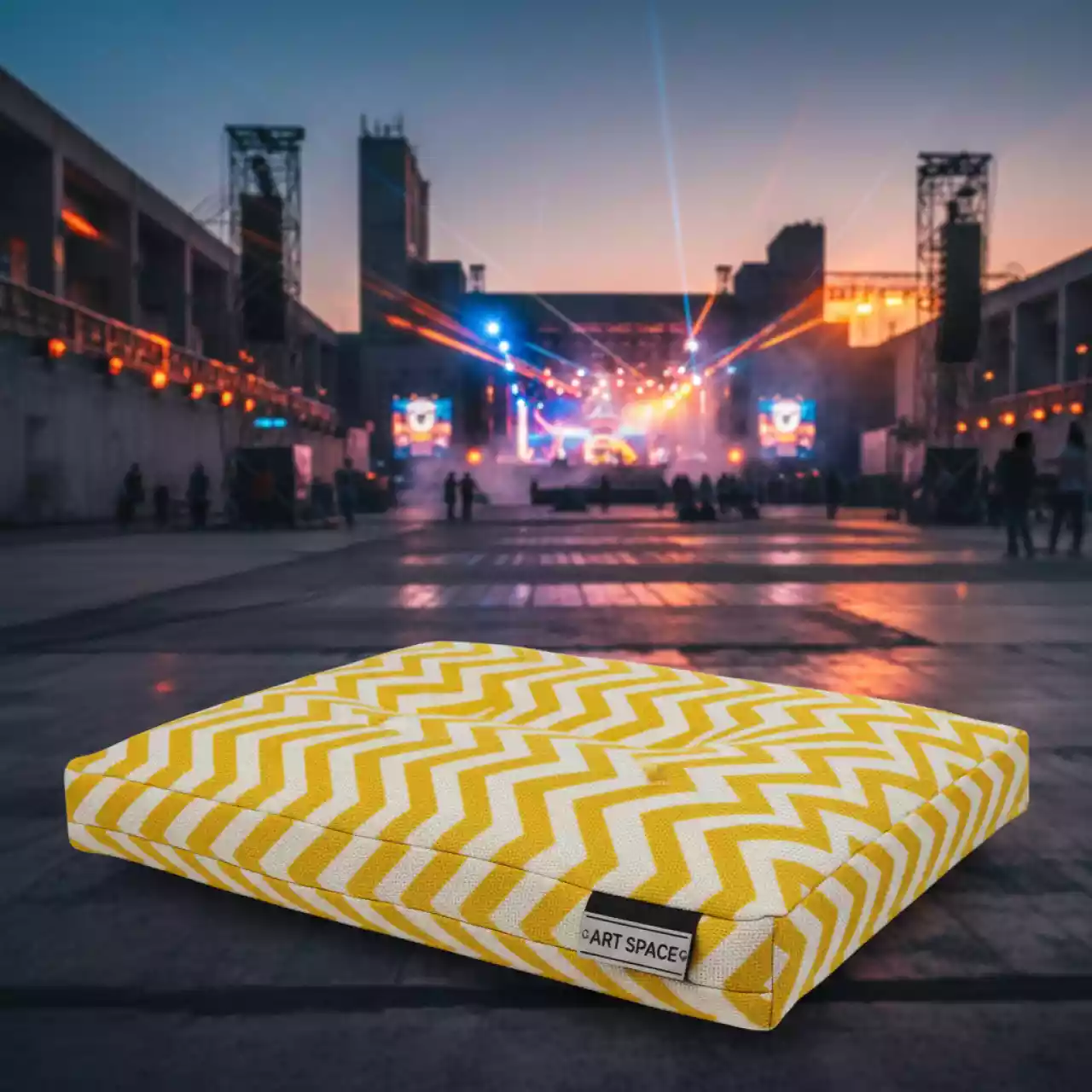 Аренда Подушка Zigzag Yellow в МФК «Горный» — ART SPACE