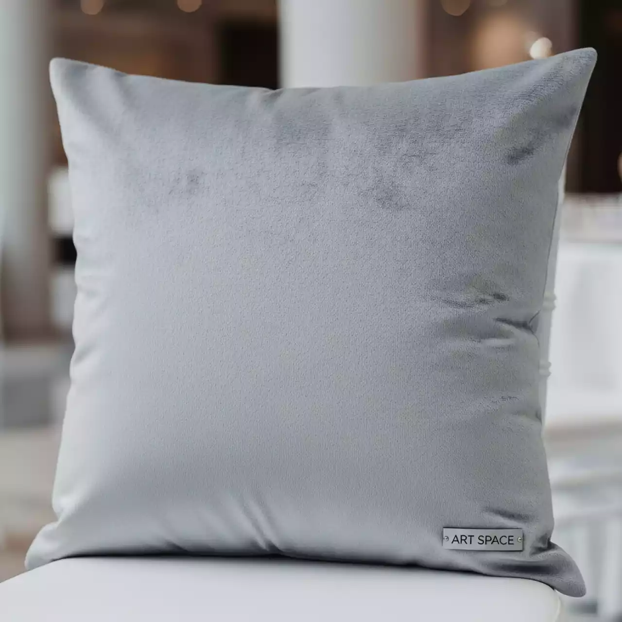 Аренда Подушки Кьявари светло серой бархат в отеле Radisson Lazurnaya — ART SPACE