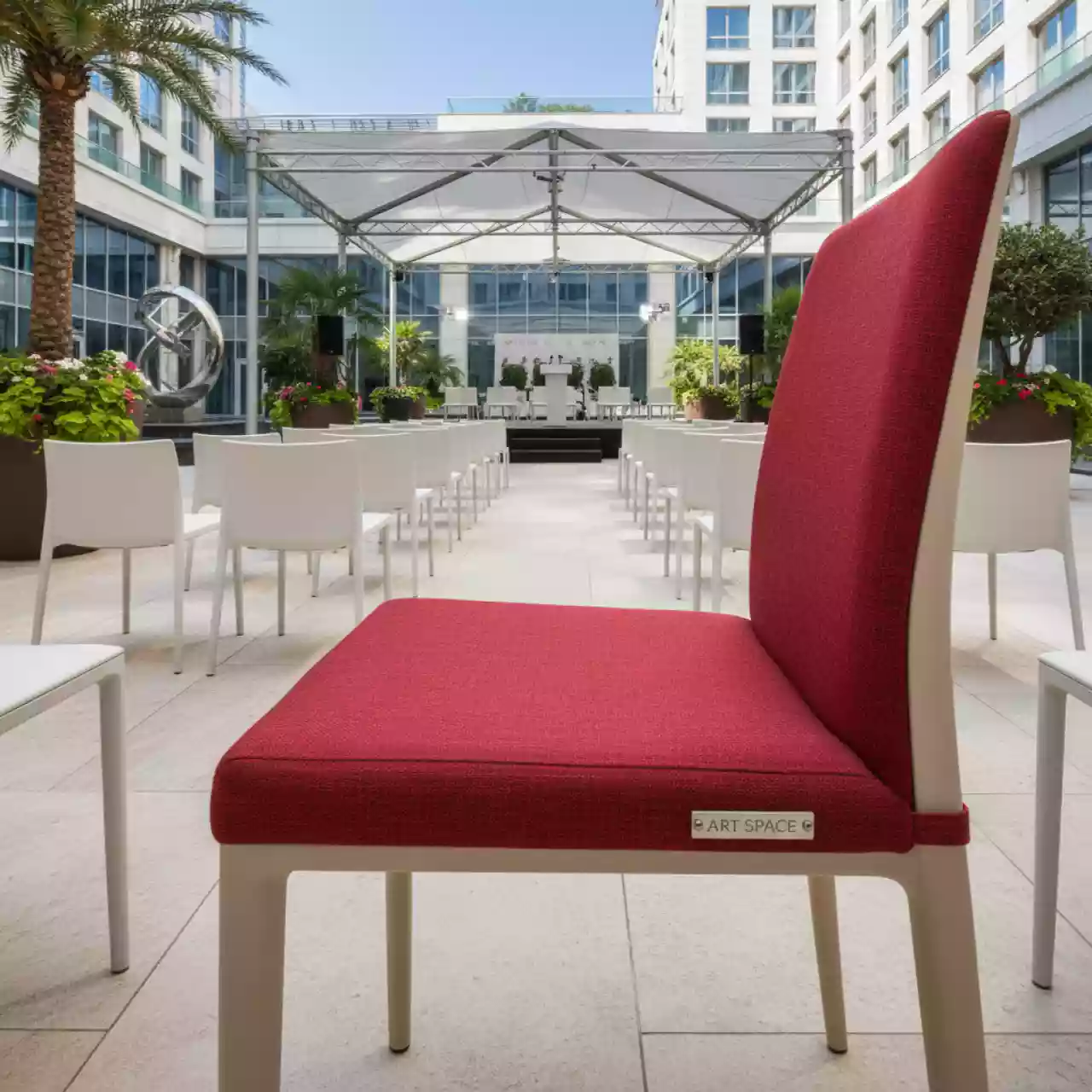 Аренда Подушки на кресло Esdo красная в Courtyard by Marriott Sochi — ART SPACE