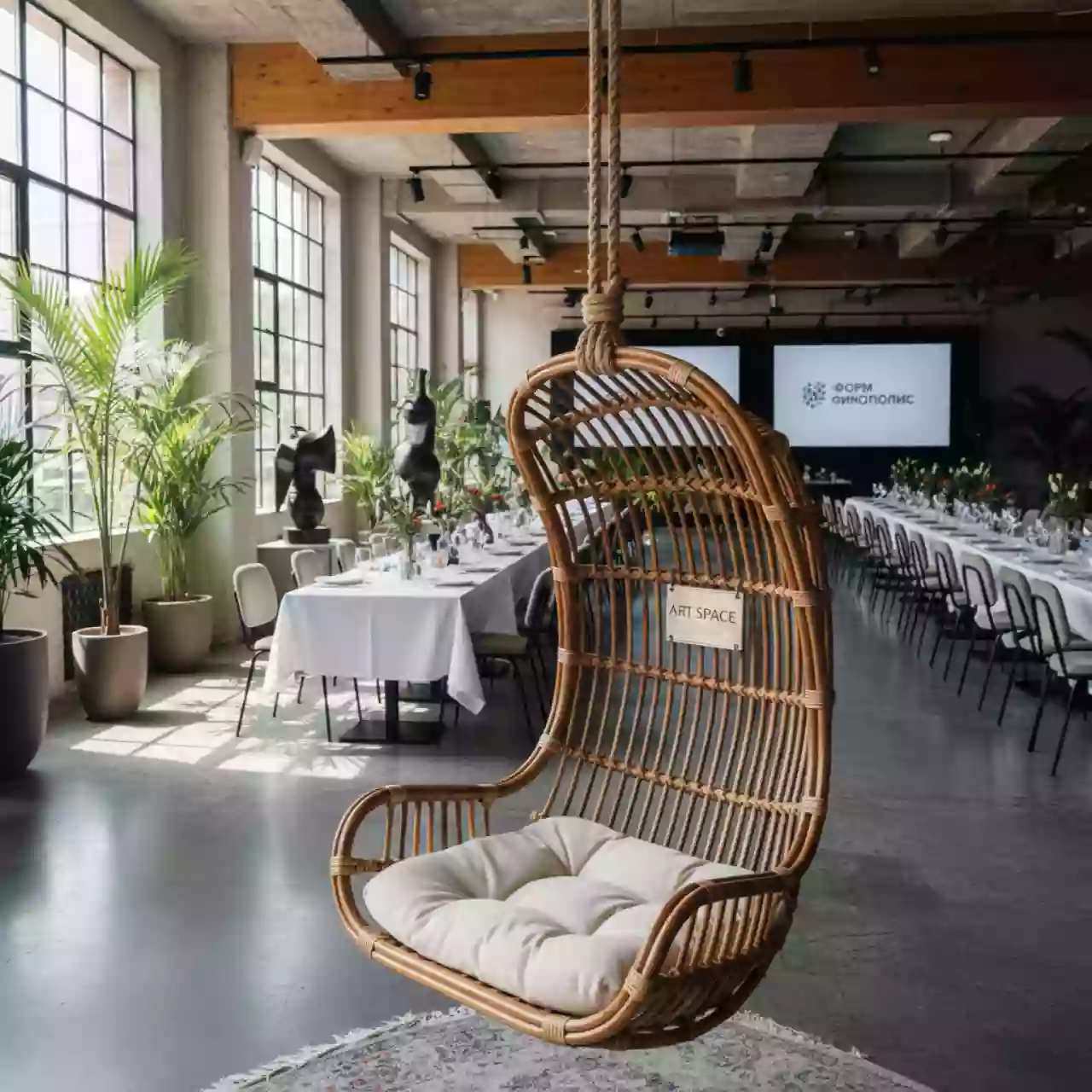 Аренда Подвесное кресло плетеное AFM 910A коричневое в ресторане «Voda» — ART SPACE