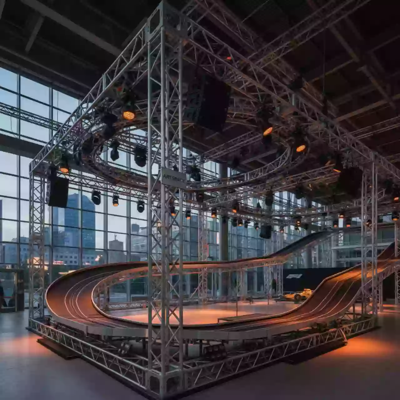 Аренда Подвесы и граунды в МФК «Горный» — ART SPACE