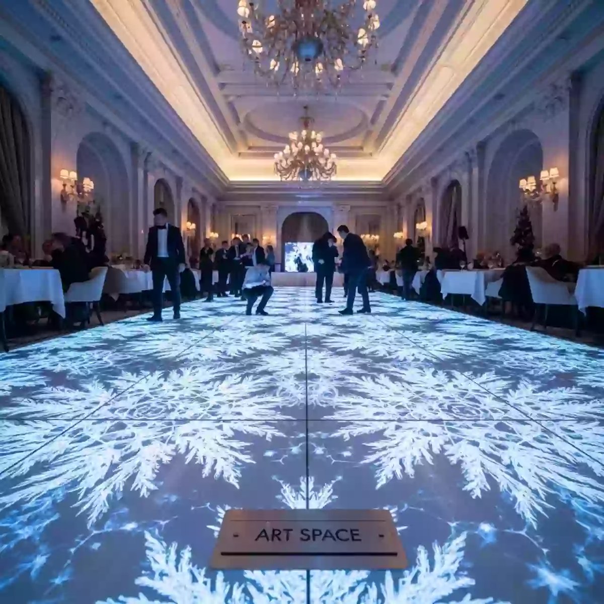 Аренда Пол интерактивный «Система» в ресторане «D.O.M» — ART SPACE