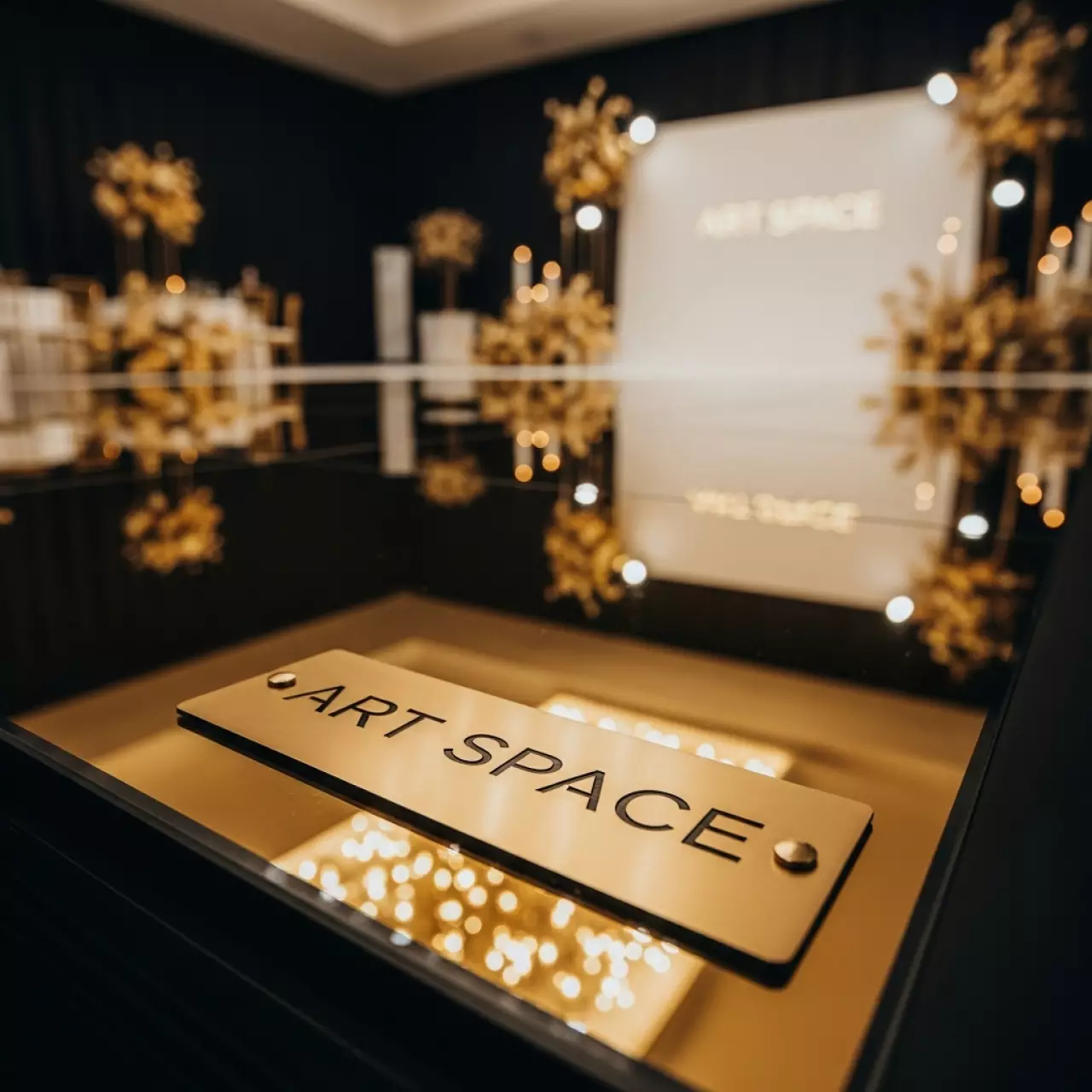 Аренда Пол зеркальный для фотозоны золото в ледовом дворце «Большой» — ART SPACE