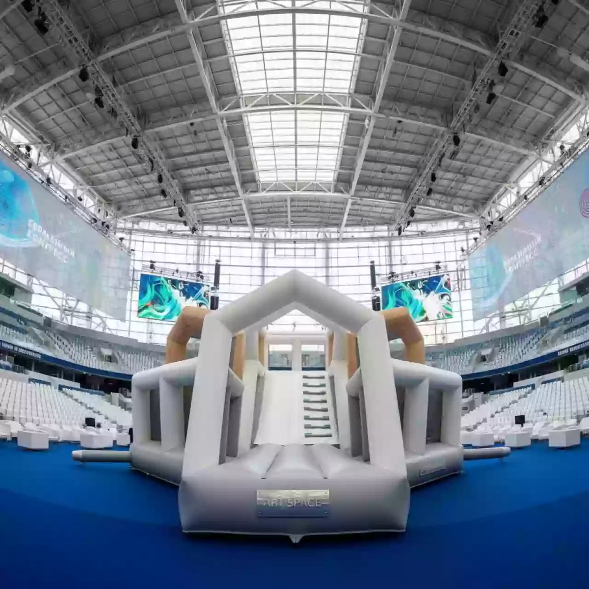 Аренда Полоса препятствий надувная в ледовой арене «Шайба» — ART SPACE