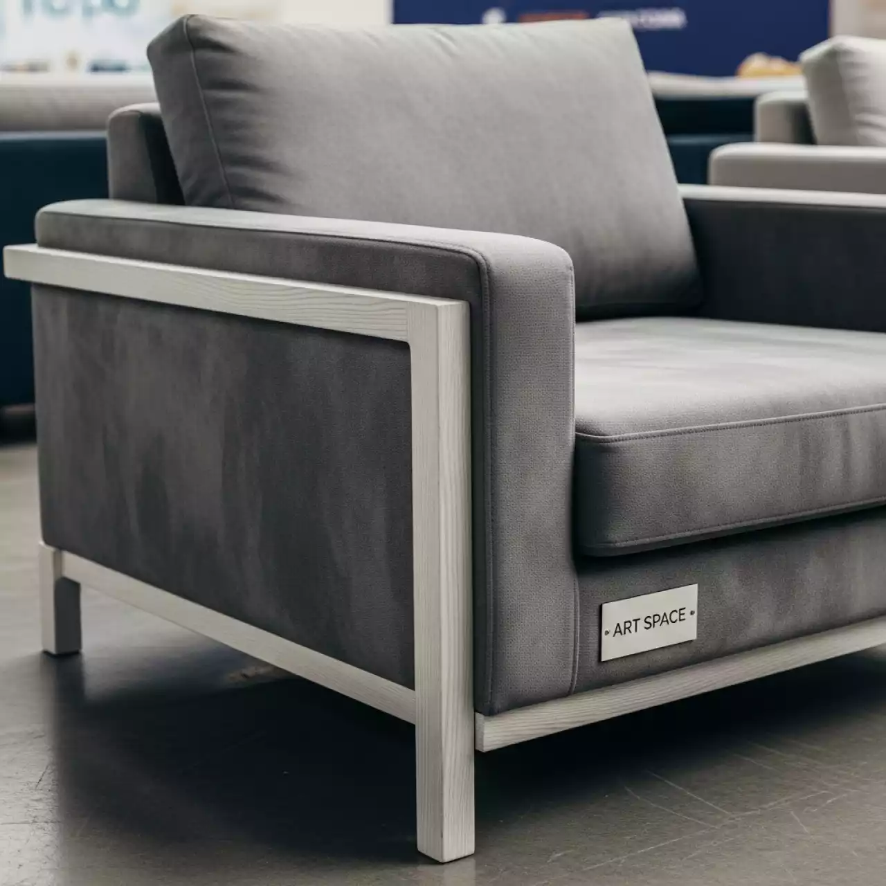 Аренда Полукресла Fendi замша Shangreen grey белая органика Морпорт Сочи — ART SPACE