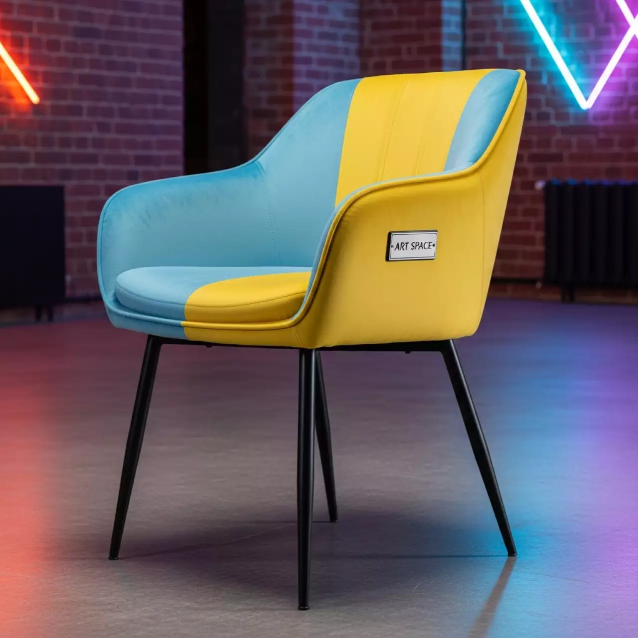 Аренда Полукресло барное Лилия велюр голубой желтый 63 см в комплексе «Дагомыс» — ART SPACE