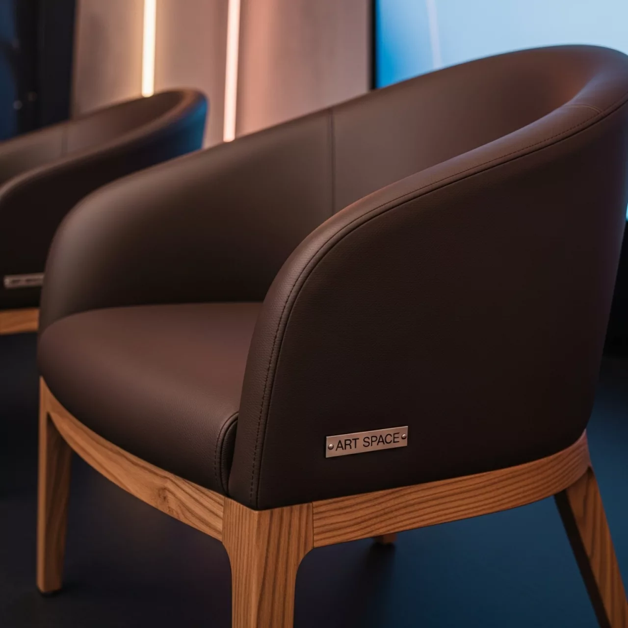 Аренда Полукресло Dolche экокожа DOMUS chocolate светлый орех в комплексе Sea Galaxy — ART SPACE