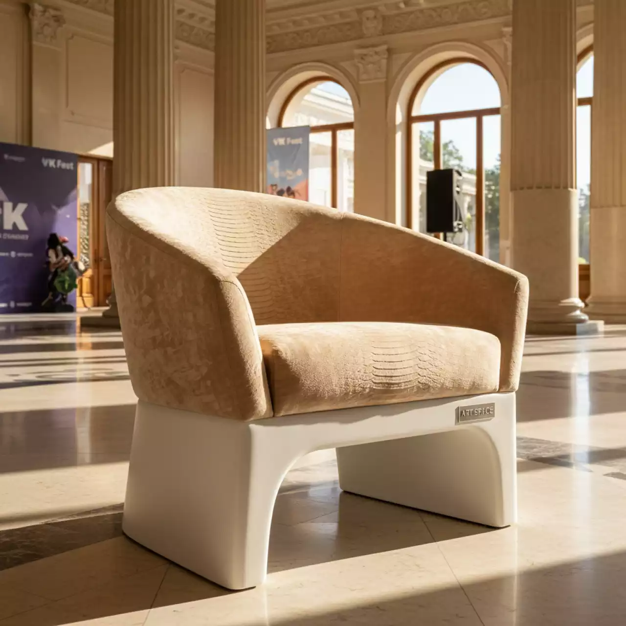 Аренда Полукресло Fendi велюр Shangreen latte органика белая в санатории «Металлург» — ART SPACE