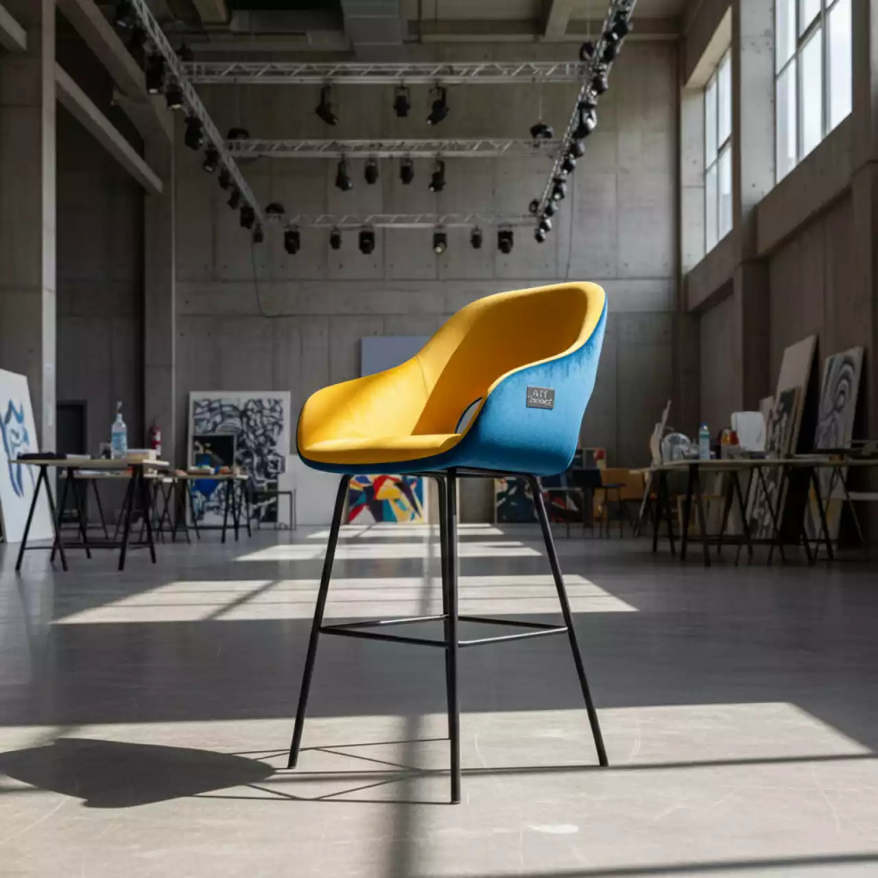 Аренда Полукресло Лилия барное велюр голубой желтый 63 см в Керлинговом центре «Ледяной куб» — ART SPACE