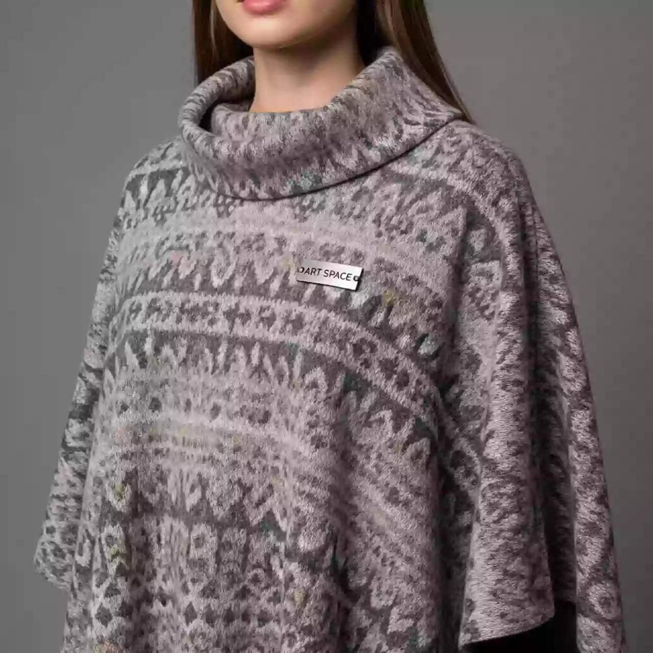 Аренда Пончо серое с рисунком на Имеретинской набережной — ART SPACE