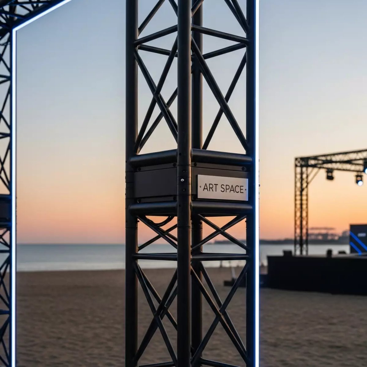 Аренда Портальные башни на пляже «Маяк» — ART SPACE