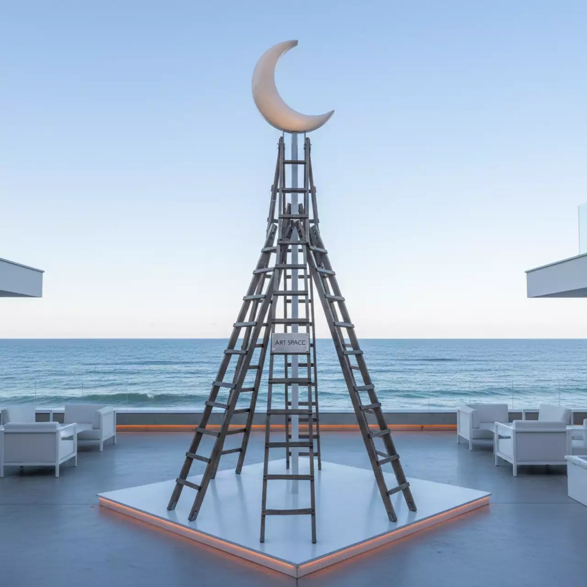 Аренда Поймай луну на пляжных клубах Хосты — ART SPACE