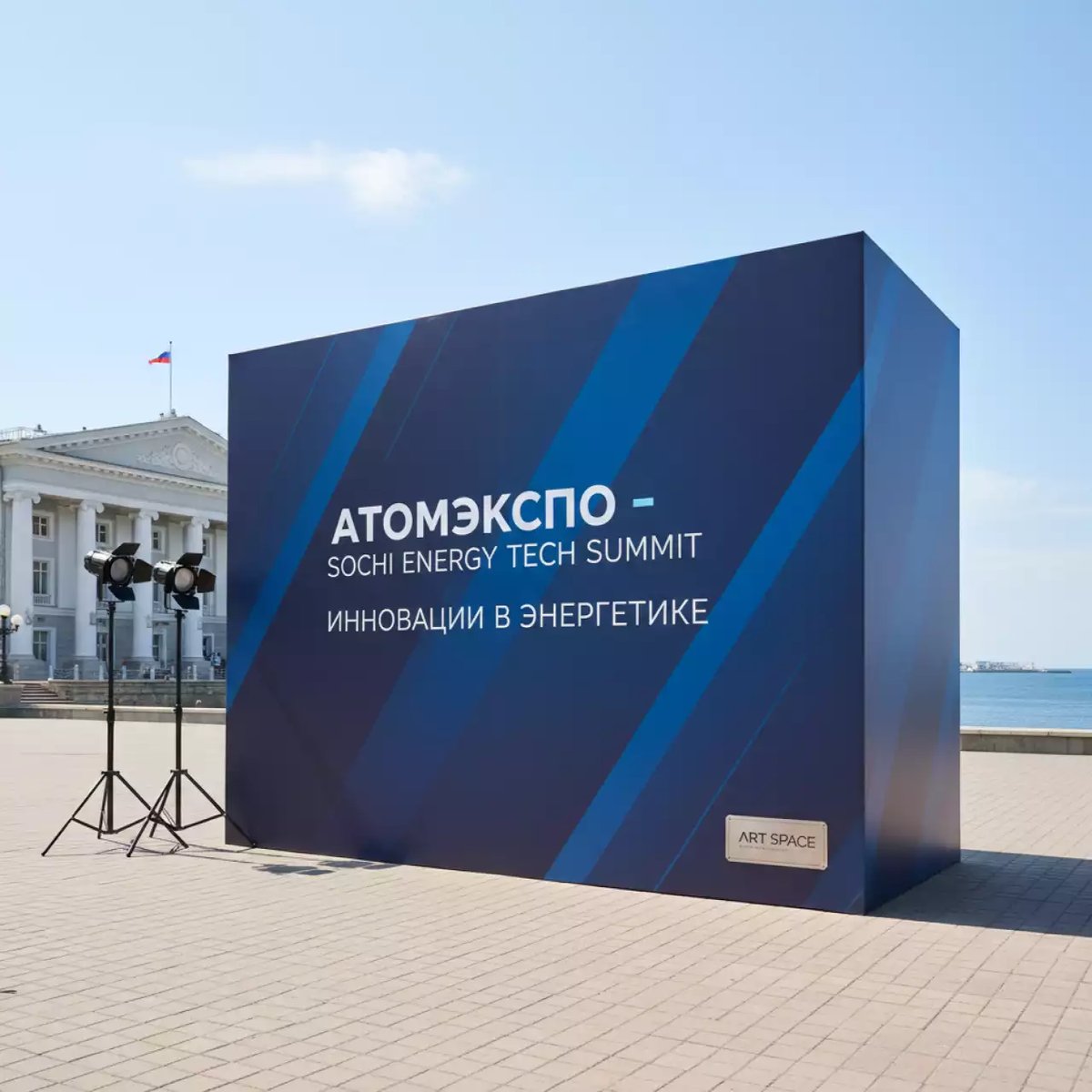 Аренда Пресс волл Тритикс с закрытыми боками 3х2,5 м на территории Морпорта Сочи — ART SPACE