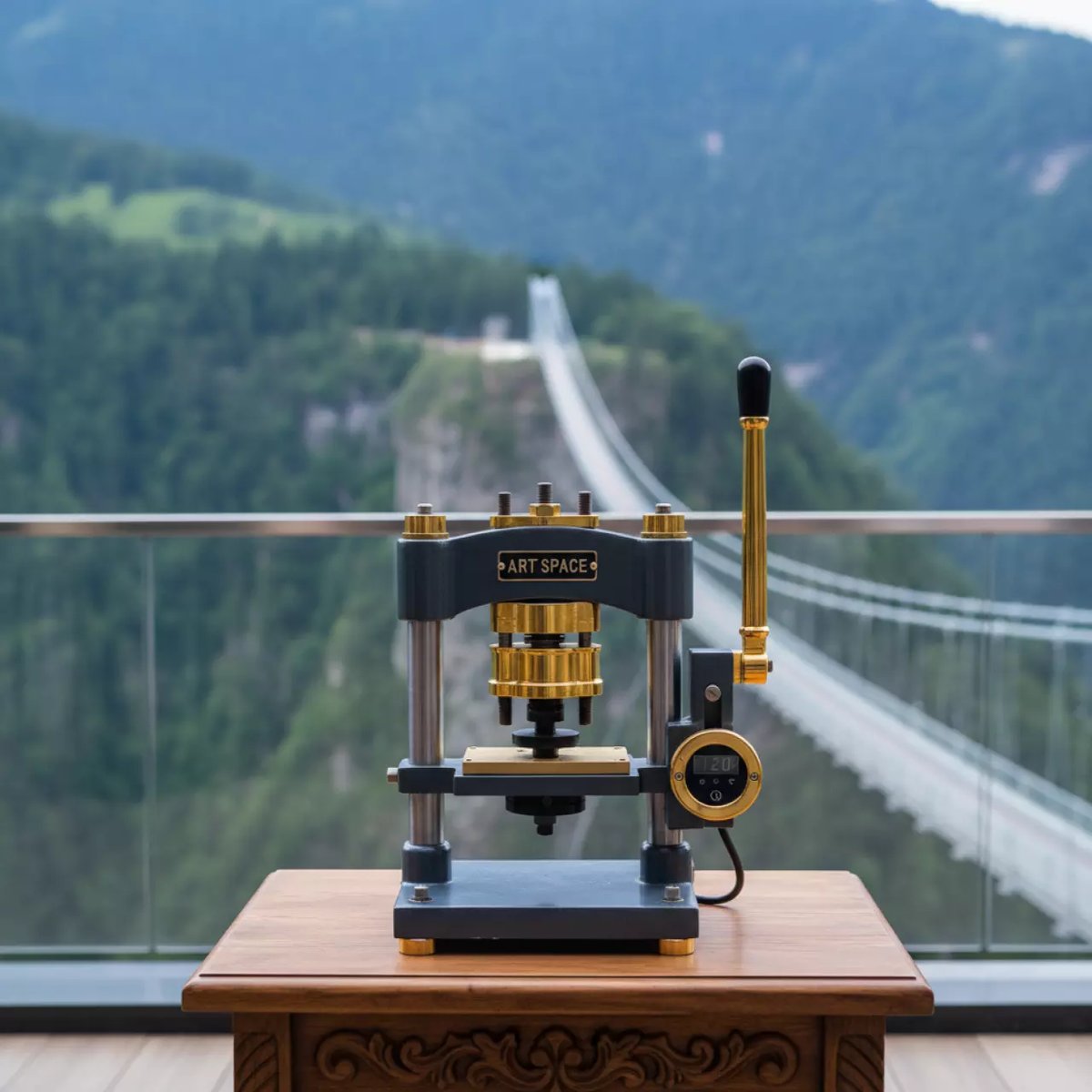 Аренда Прессы позолотные для тиснения в Skypark Sochi — ART SPACE