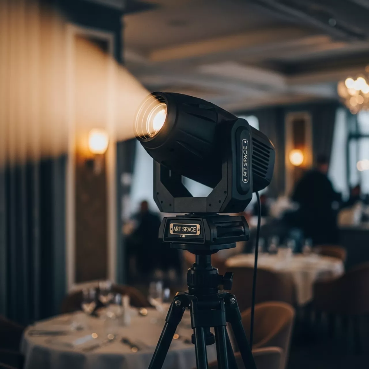 Аренда Прибор полного вращения Involight LED MH 368ZW в ресторане «Баран-Рапан» — ART SPACE