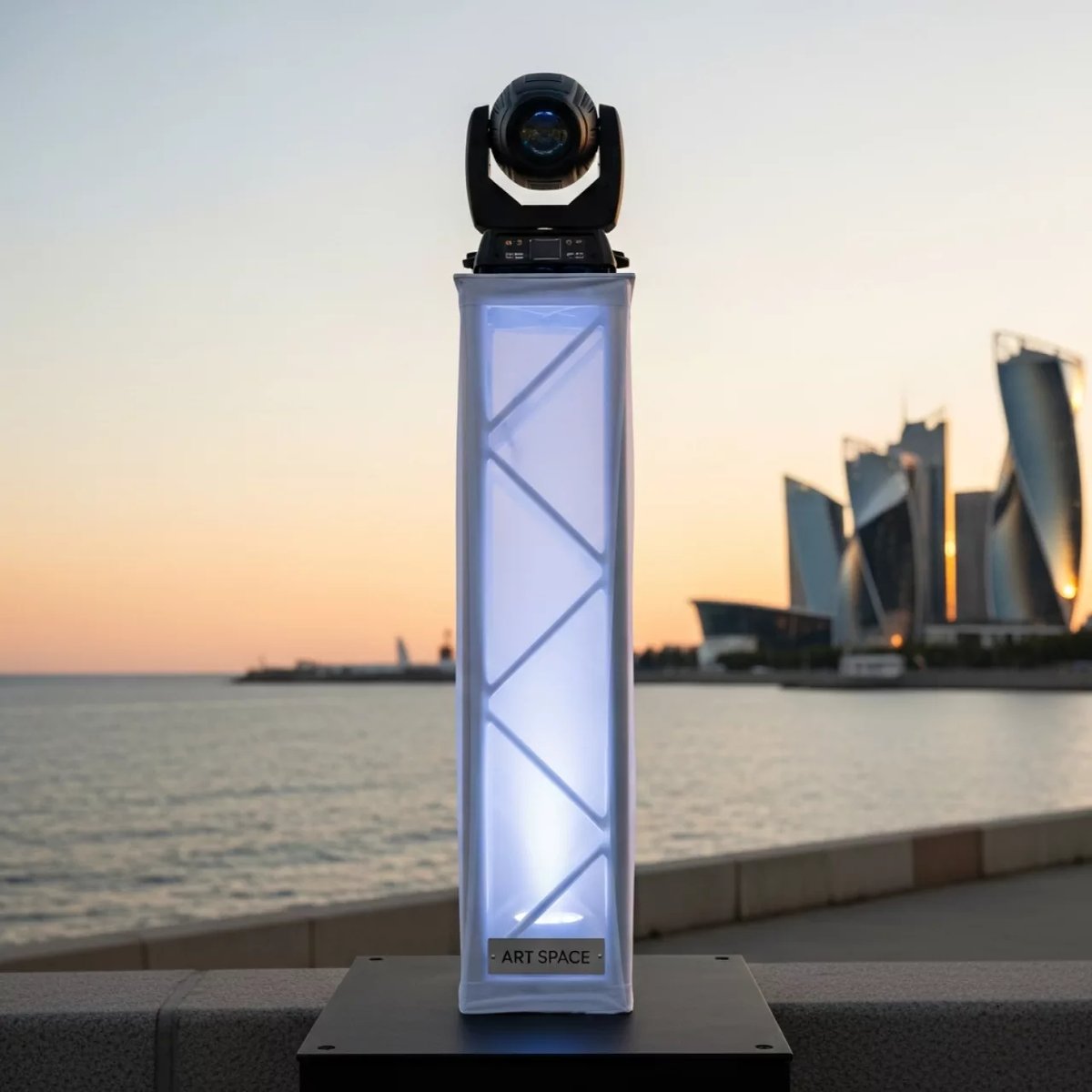 Аренда Прибор световой сценический тотем до 150 персон на Имеретинской набережной — ART SPACE