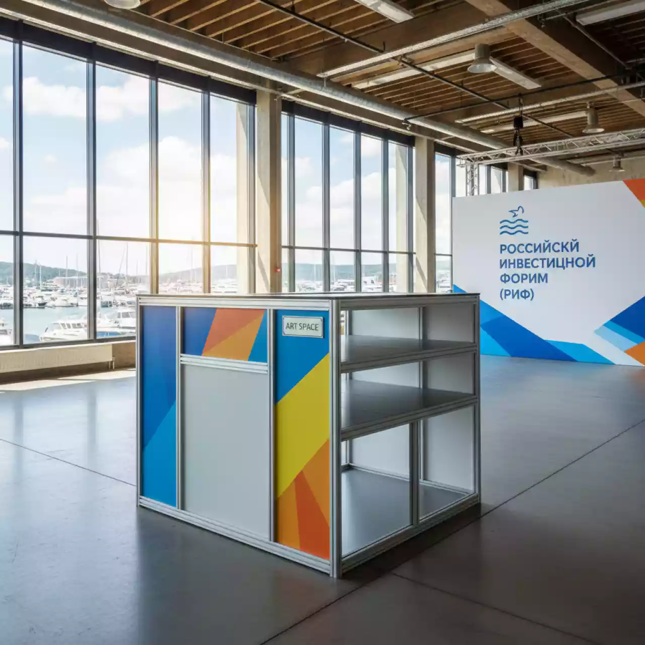 Аренда Прилавок с 2 полками алюминиевый профиль 900х500х900 мм в зале «Чайка» (Морпорт) — ART SPACE