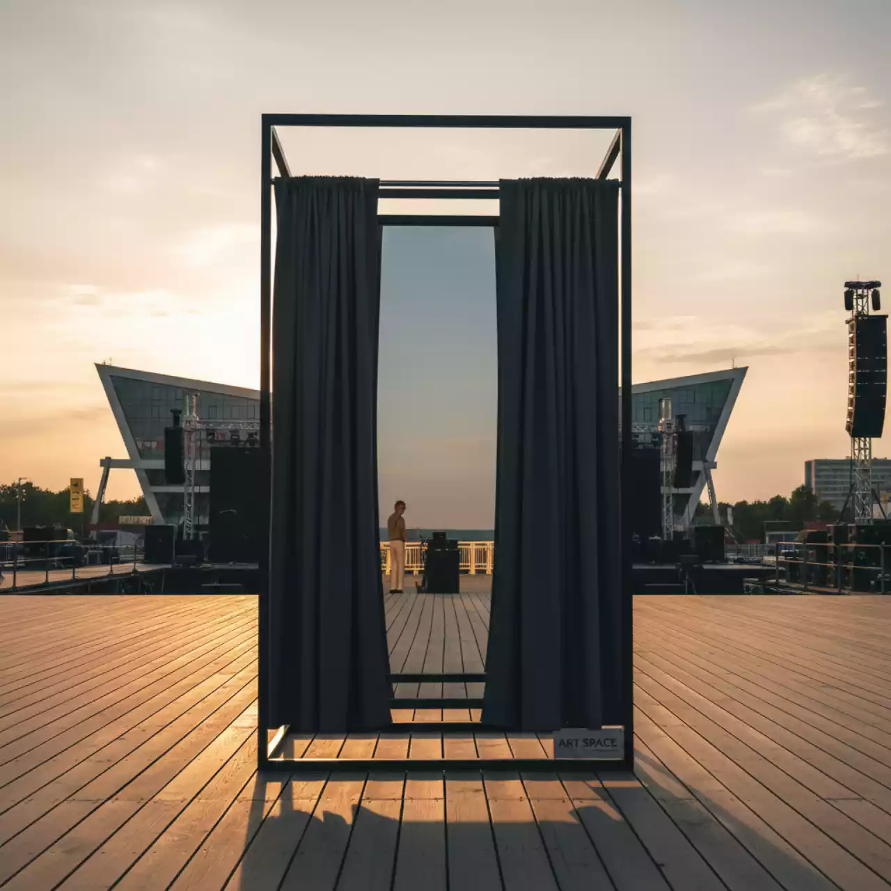 Аренда Примерочная с зеркалом 1,6х1,4 м в Radisson Blu Resort & Congress Centre — ART SPACE