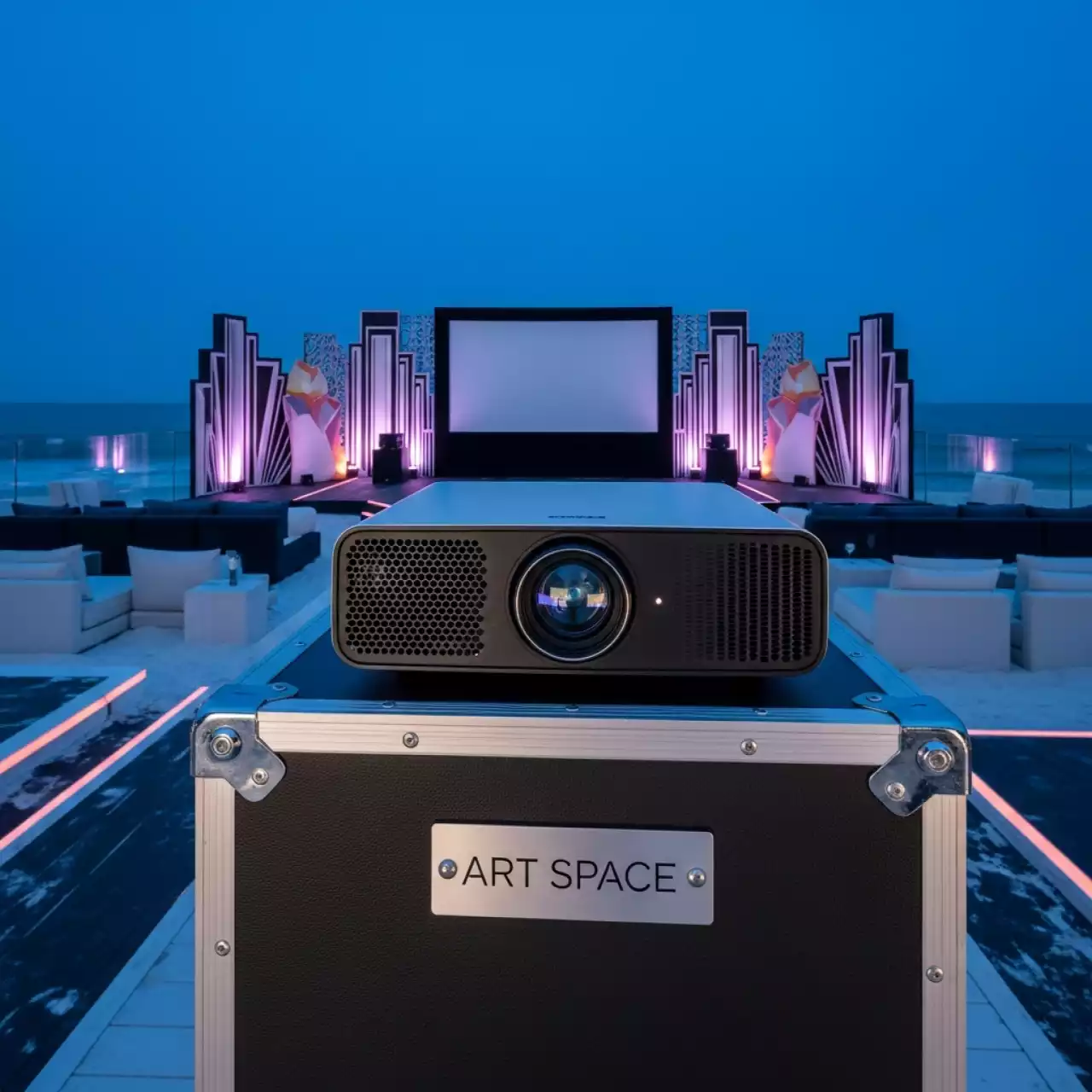 Аренда Проекционный экран Draper Luma 2 NTSC 3 4 на пляже «Ривьера» — ART SPACE