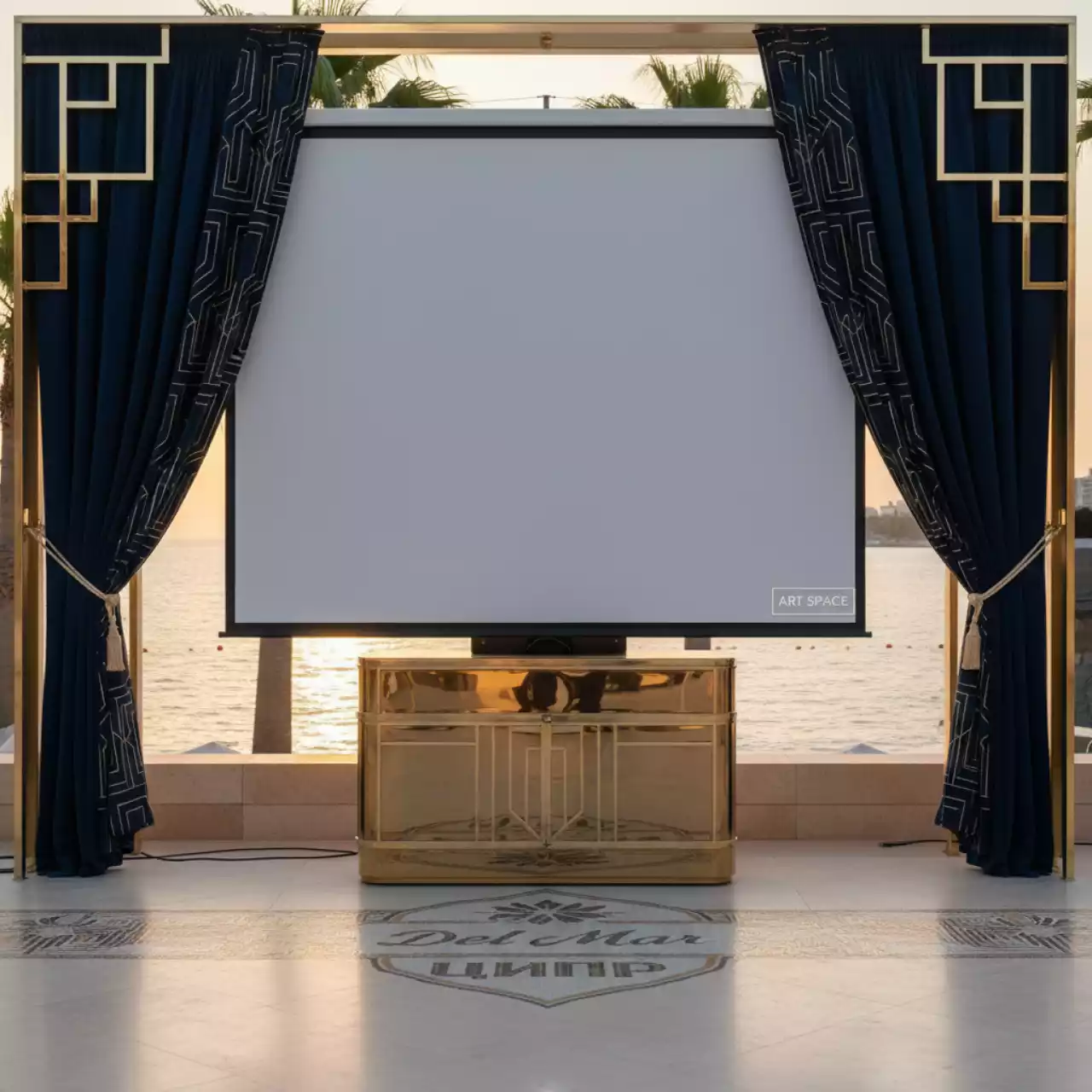 Аренда Проекционный экран Draper Premier M1300 NTSC 3 4 152х203 в пляжном клубе Del Mar — ART SPACE