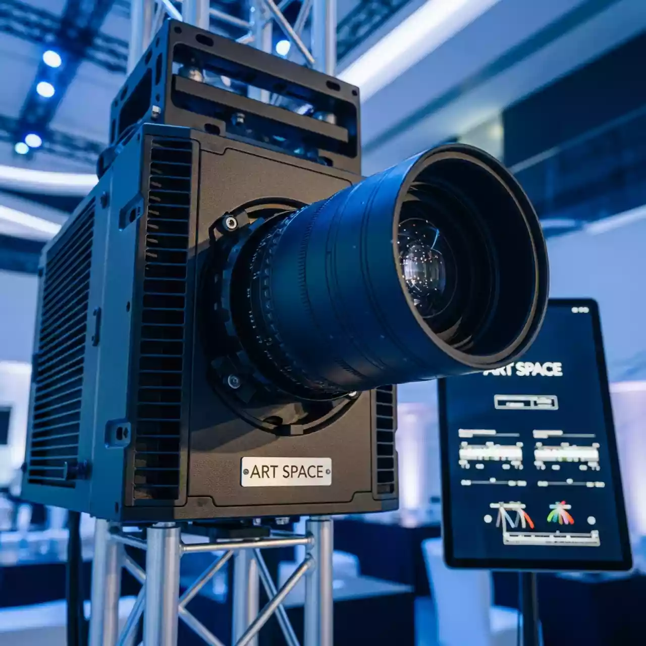 Аренда Проектор Barco UDX W40 в Alpha Sirius — ART SPACE