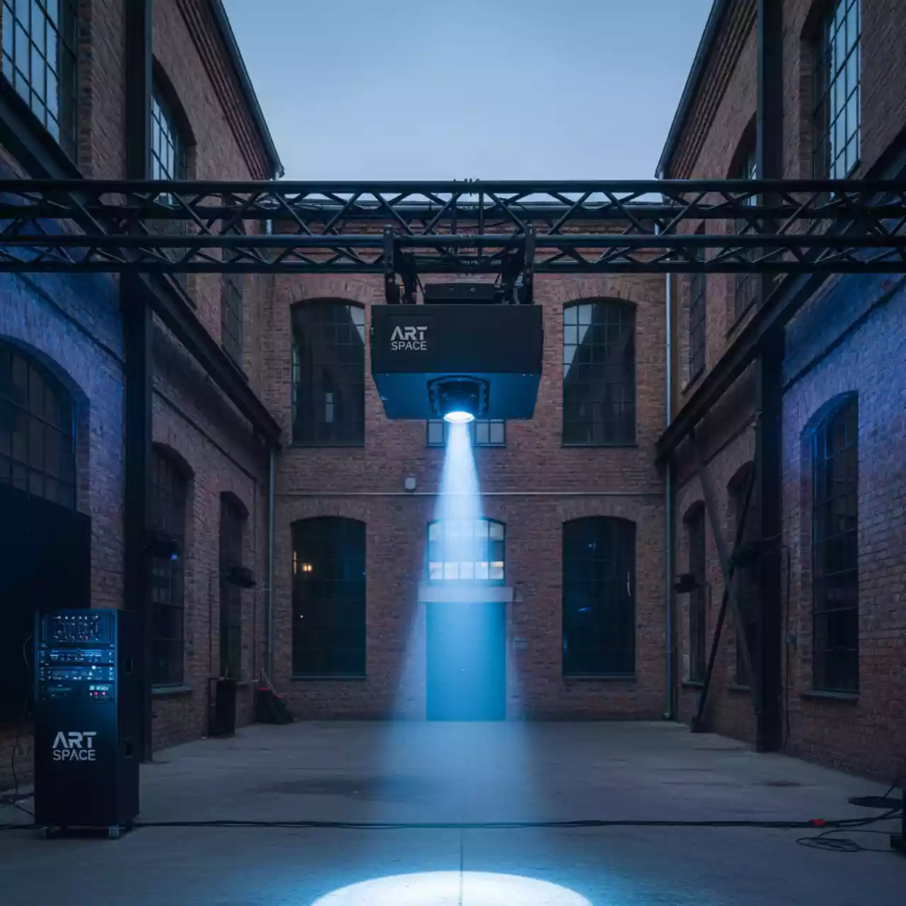 Аренда Проектор мультимедийный Panasonic PT RQ18KE в лофте «Студия 21» — ART SPACE