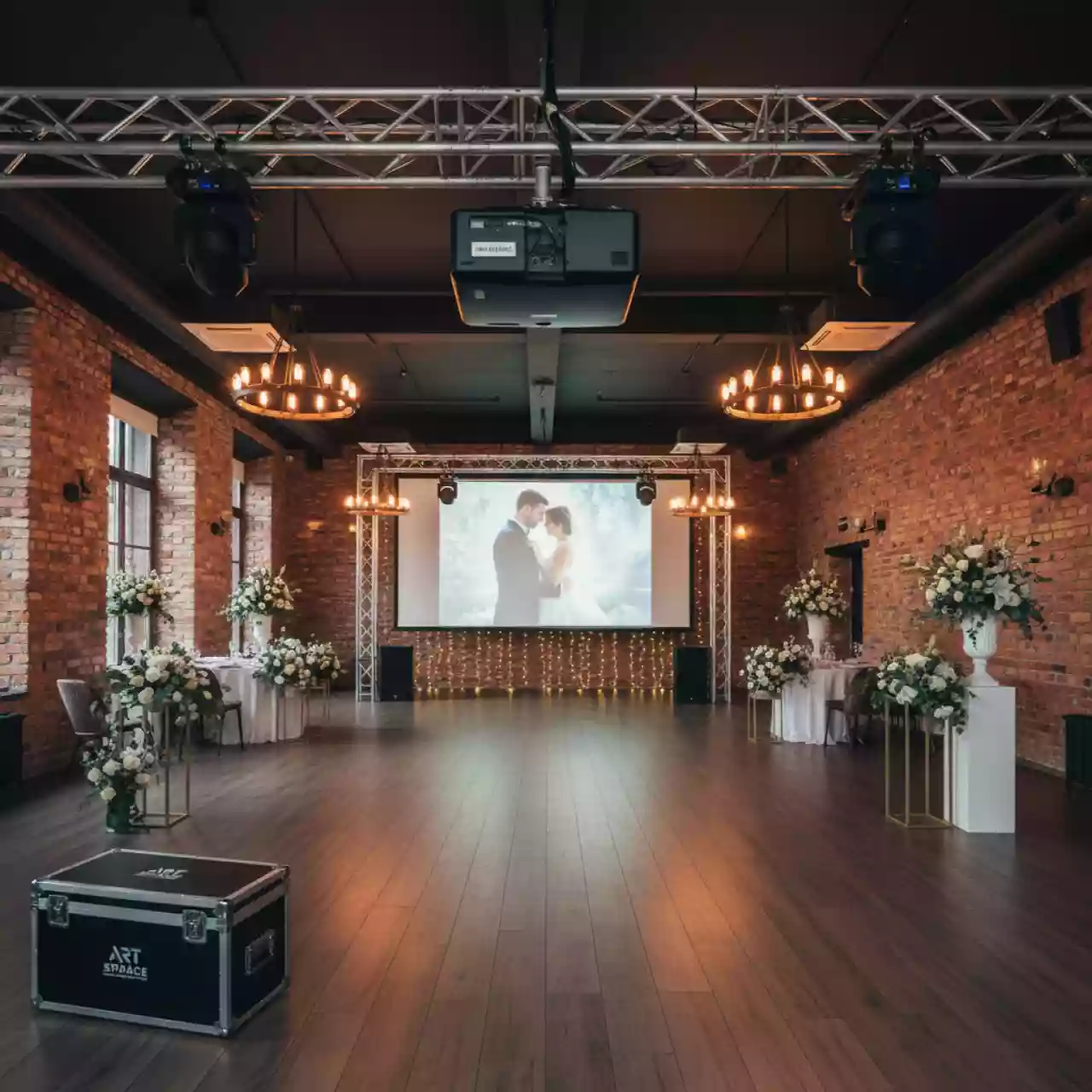 Аренда Проектор мультимедийный Panasonic PT RZ24KE в банкетном зале «Дельфин» — ART SPACE