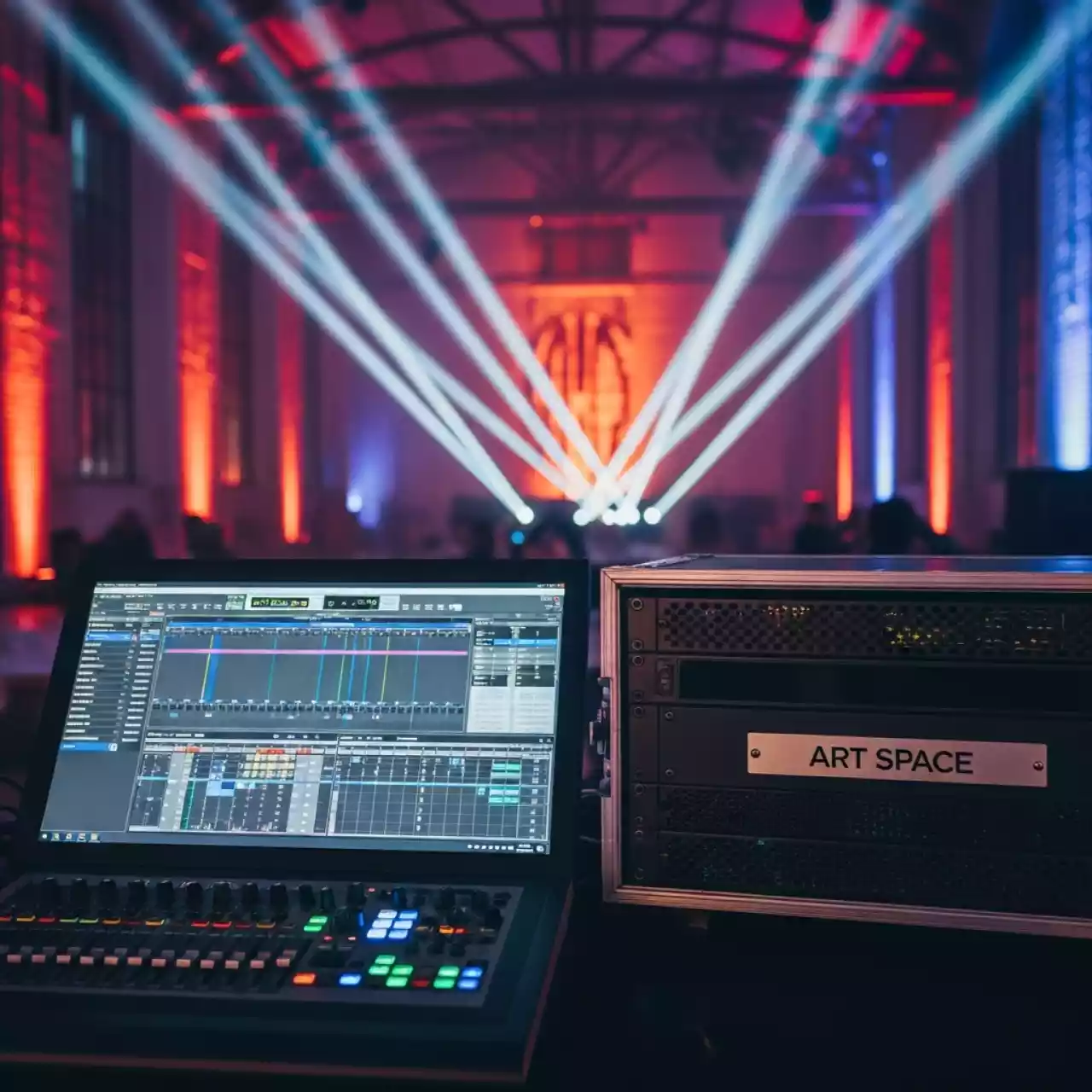 Аренда Программа управления светом Sunlite Suite FS в Novotel Resort — ART SPACE