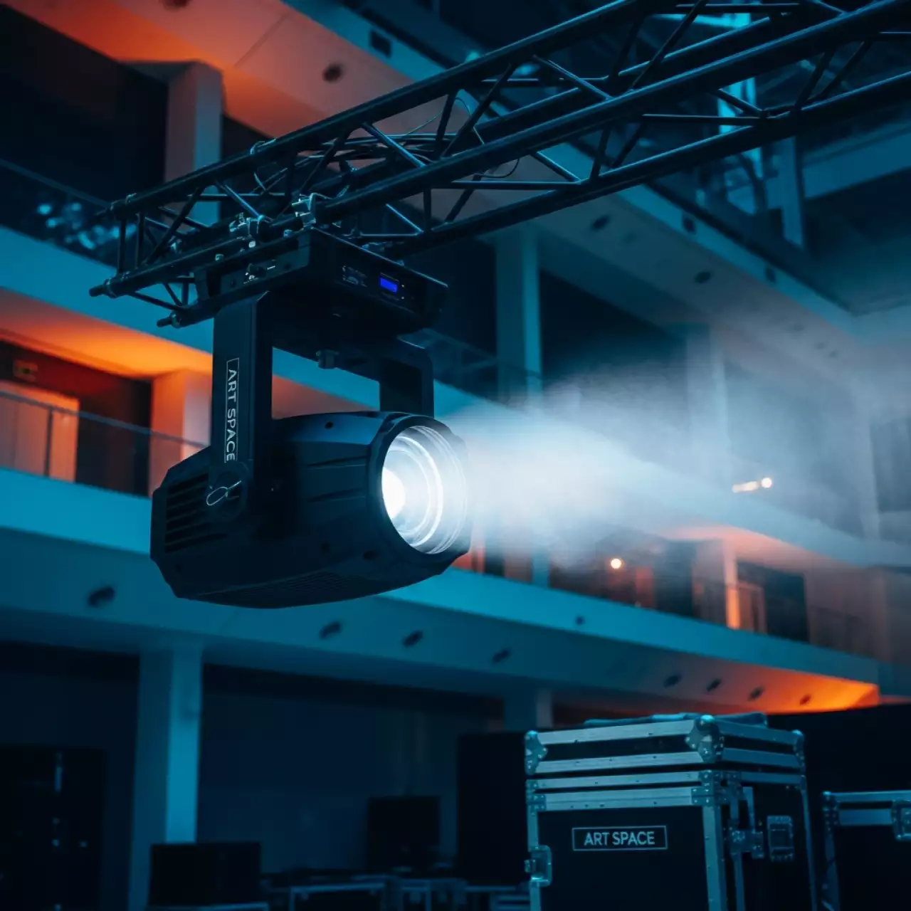 Аренда Прожектор Clay Paky Alpha Beam 300 W аналог 1200 W в конгресс-холле отеля Жемчужина — ART SPACE