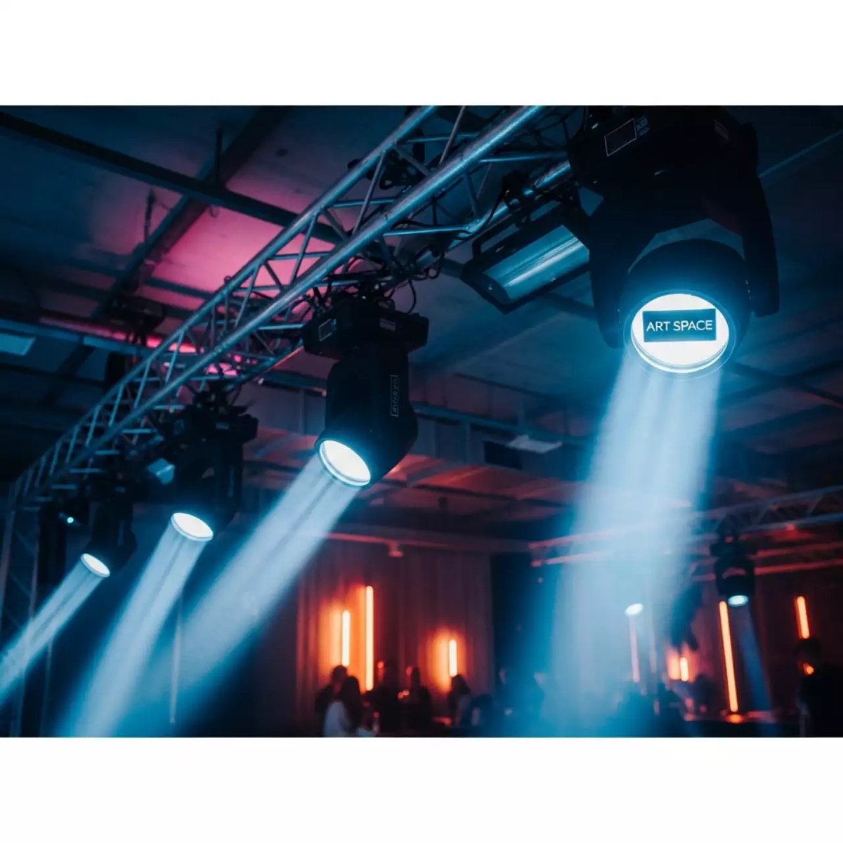 Аренда Прожектор PAR в ресторане «Brunello» — ART SPACE