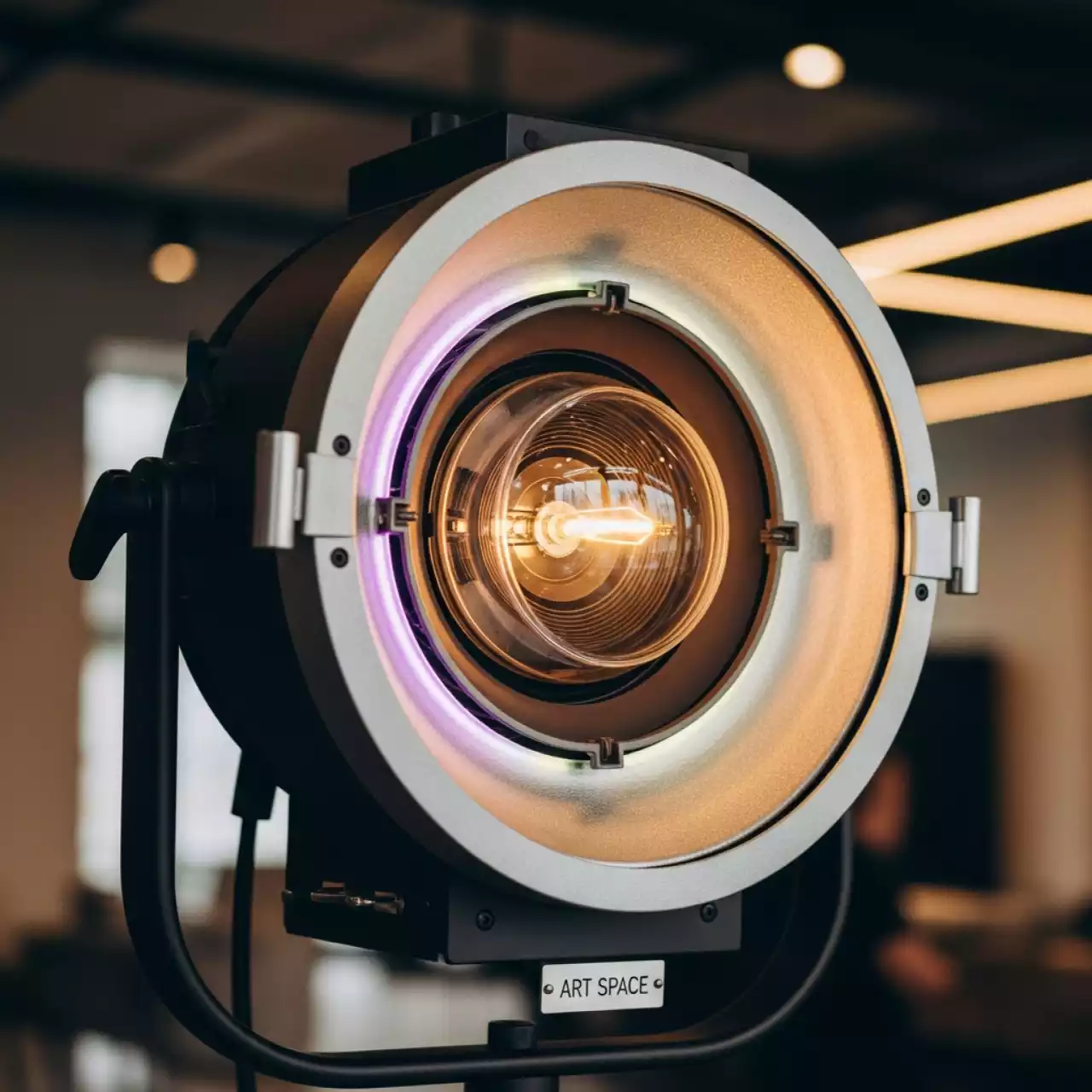 Аренда Прожектор Showtec Vintage Blaze 55 в Mantera Supreme — ART SPACE