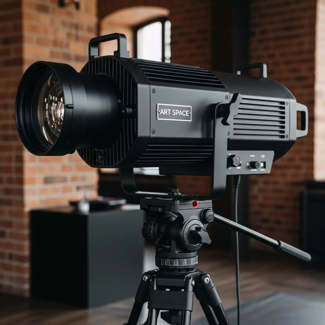 Аренда Прожектор следящий Clay Paky Shadow QS ST в отеле «Звездный» — ART SPACE